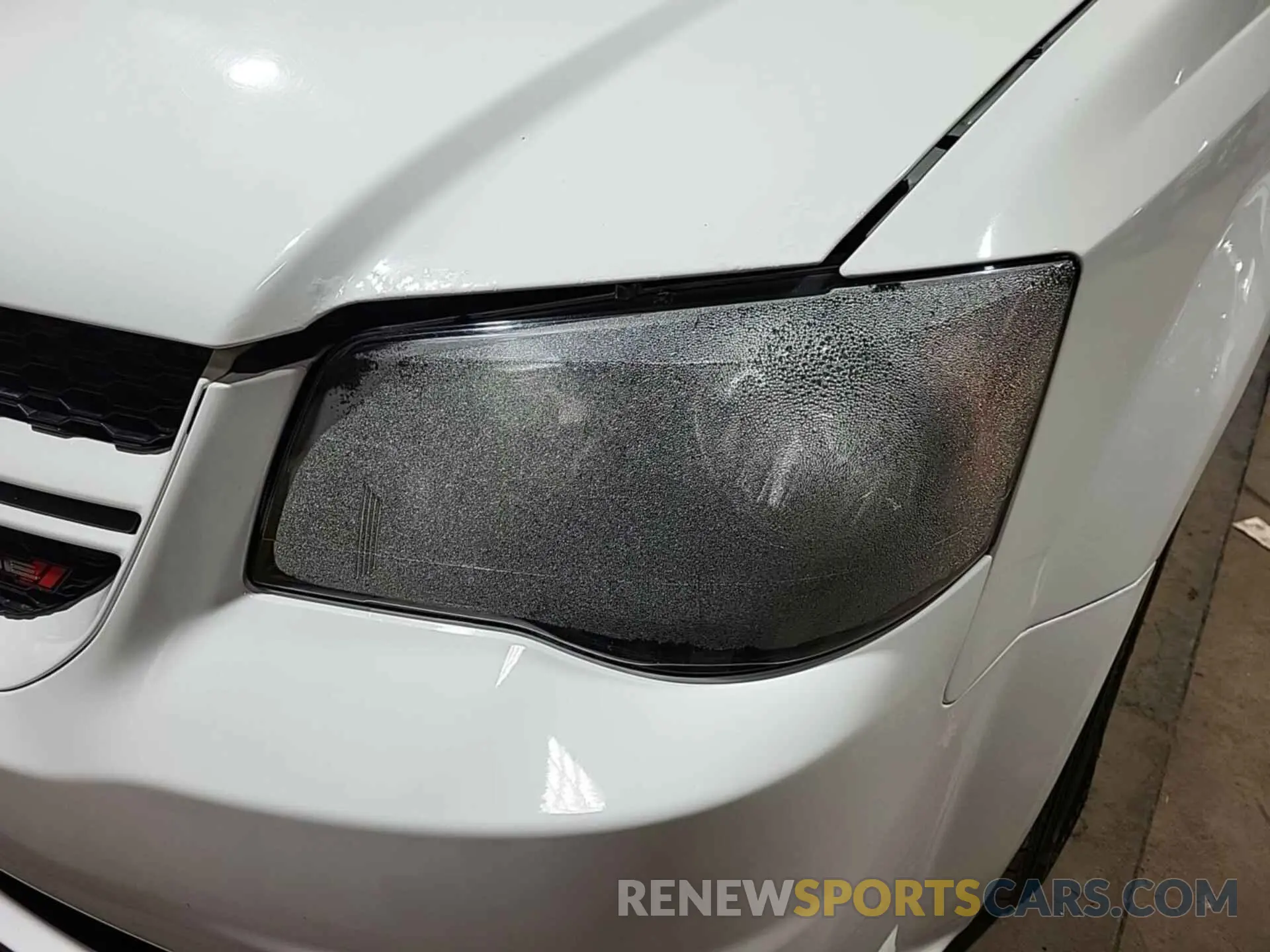 1 Photograph of a damaged car 2C4RDGEG5KR600371 DODGE GRAND CARAVAN 2019