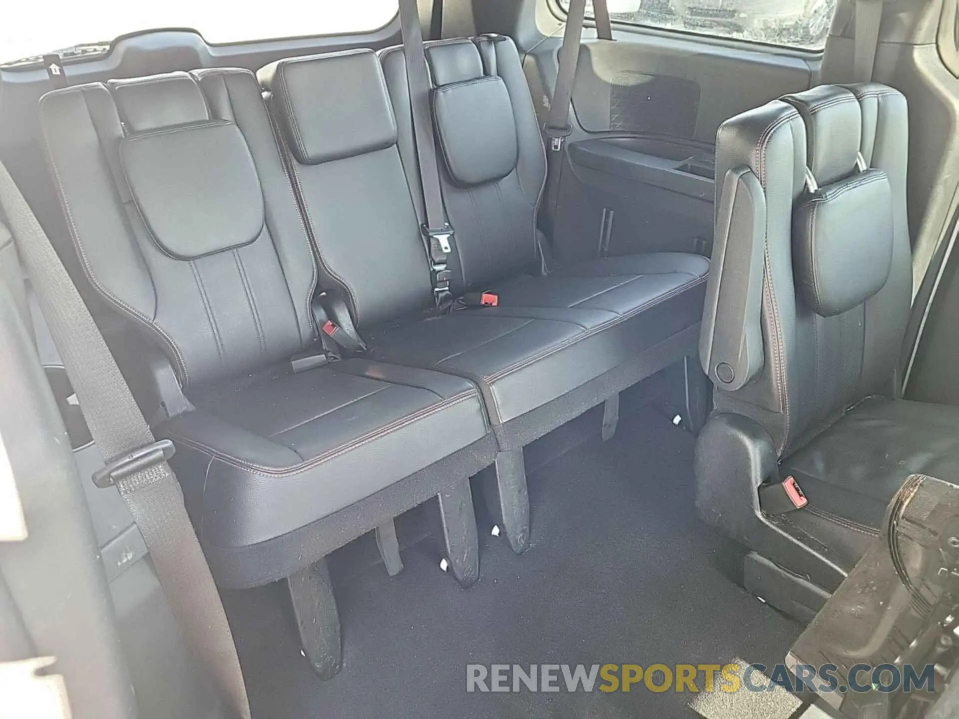 15 Photograph of a damaged car 2C4RDGEG5KR600371 DODGE GRAND CARAVAN 2019