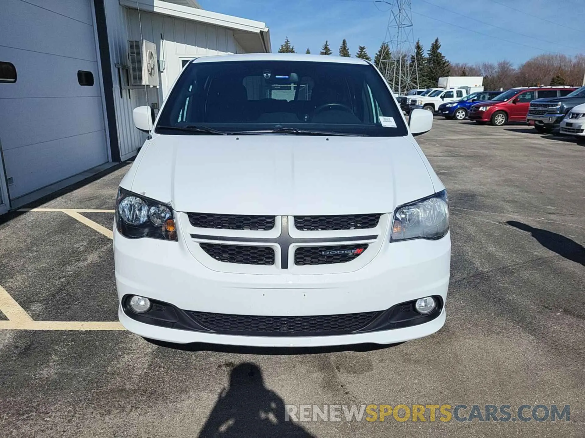 18 Photograph of a damaged car 2C4RDGEG5KR600371 DODGE GRAND CARAVAN 2019