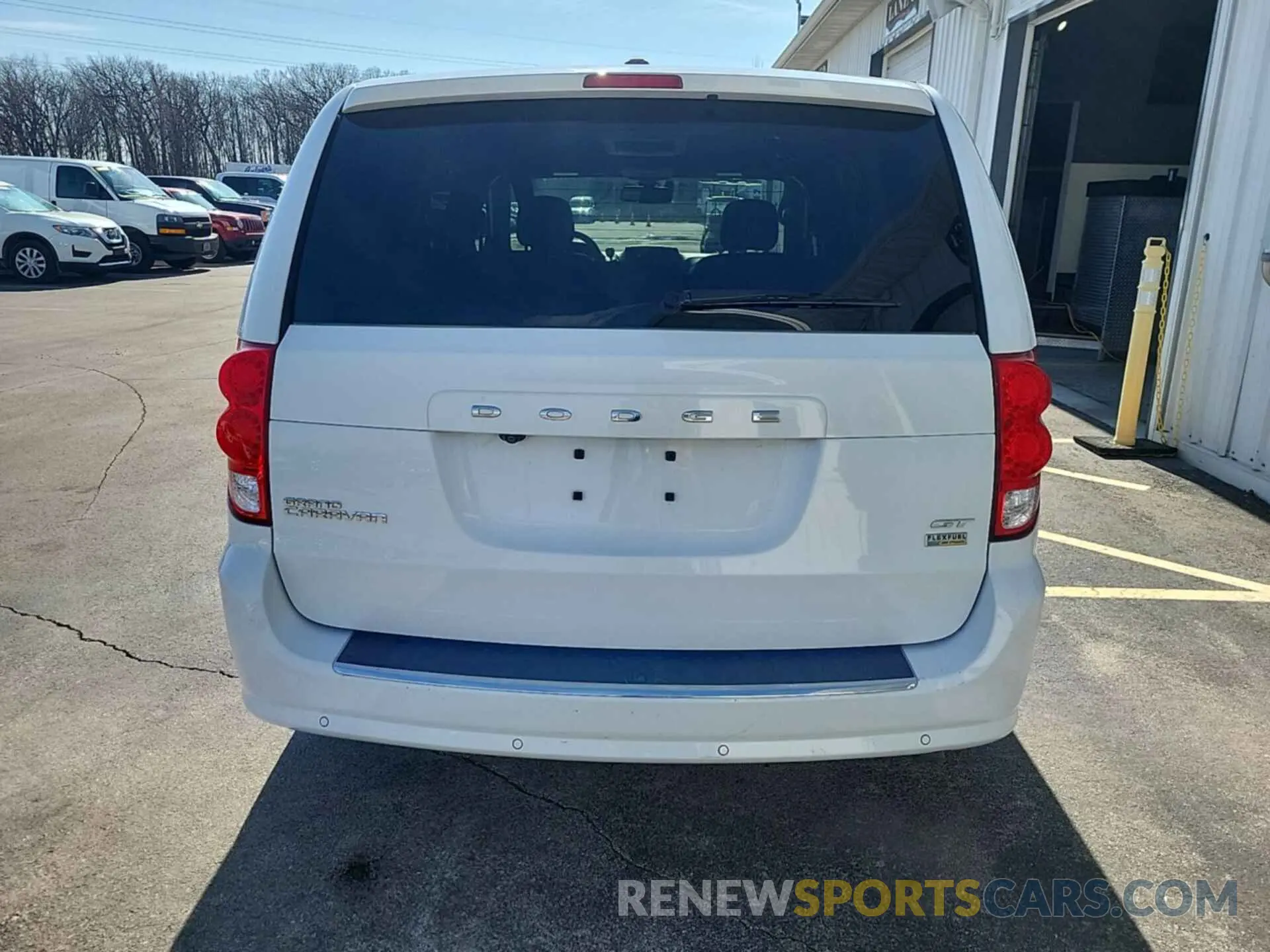 19 Photograph of a damaged car 2C4RDGEG5KR600371 DODGE GRAND CARAVAN 2019