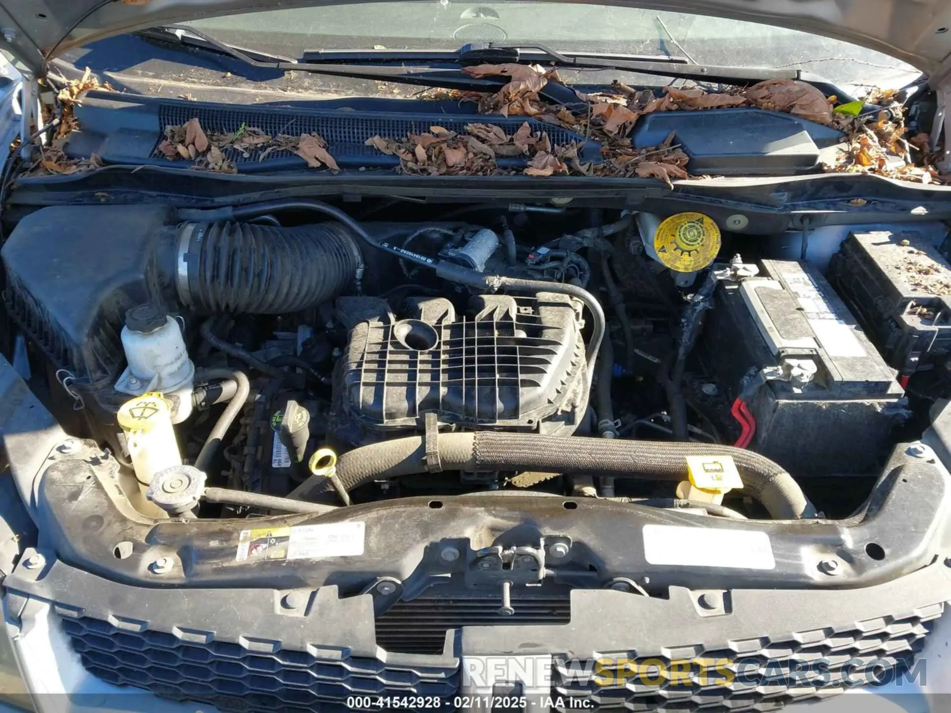 10 Photograph of a damaged car 2C4RDGEG5KR744504 DODGE GRAND CARAVAN 2019