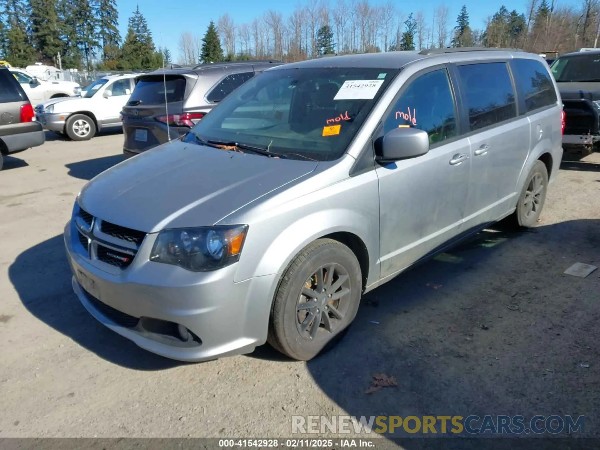 2 Photograph of a damaged car 2C4RDGEG5KR744504 DODGE GRAND CARAVAN 2019