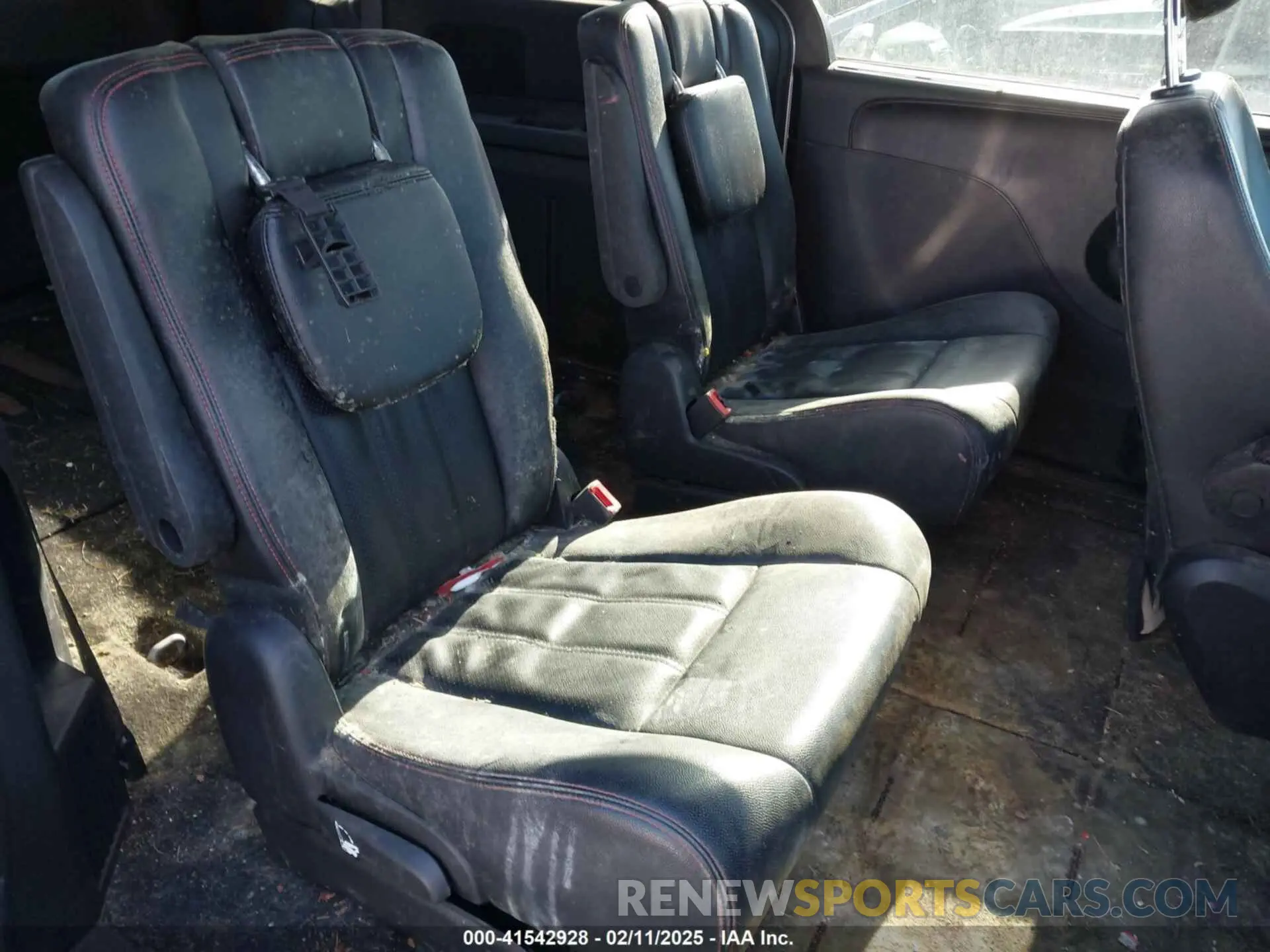 8 Photograph of a damaged car 2C4RDGEG5KR744504 DODGE GRAND CARAVAN 2019