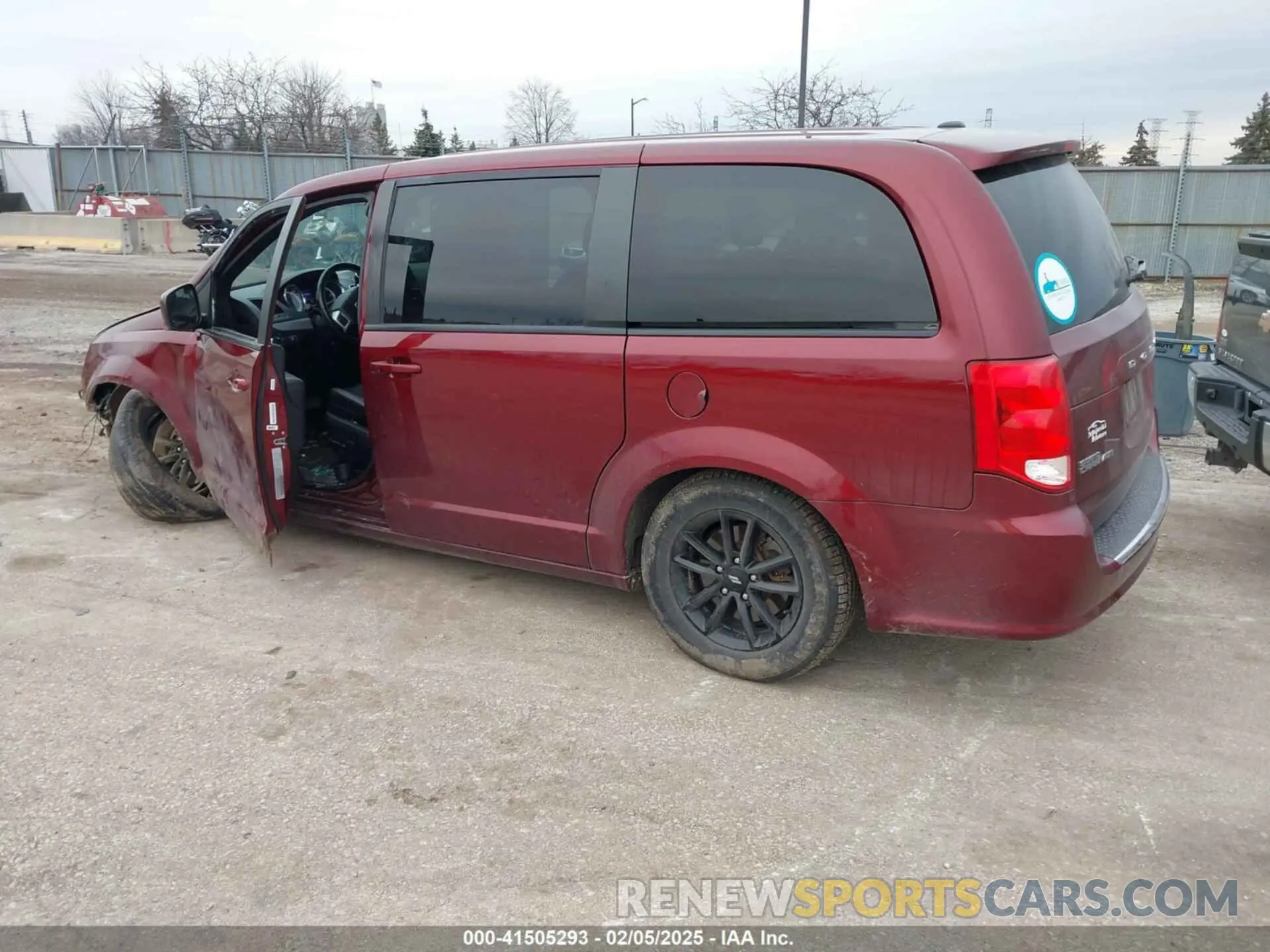 3 Photograph of a damaged car 2C4RDGEG5KR769967 DODGE GRAND CARAVAN 2019