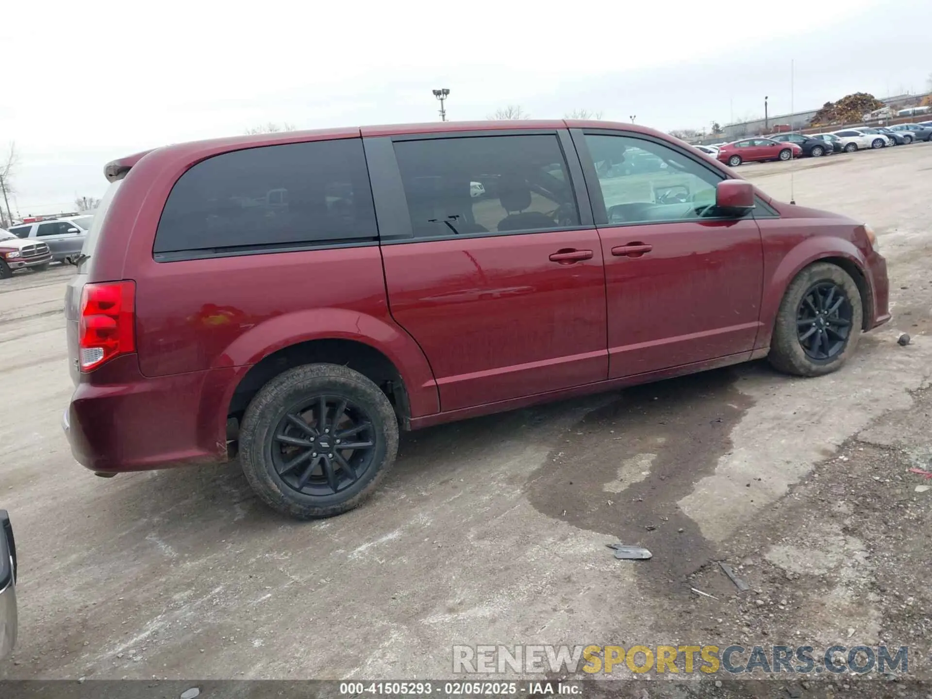 4 Photograph of a damaged car 2C4RDGEG5KR769967 DODGE GRAND CARAVAN 2019
