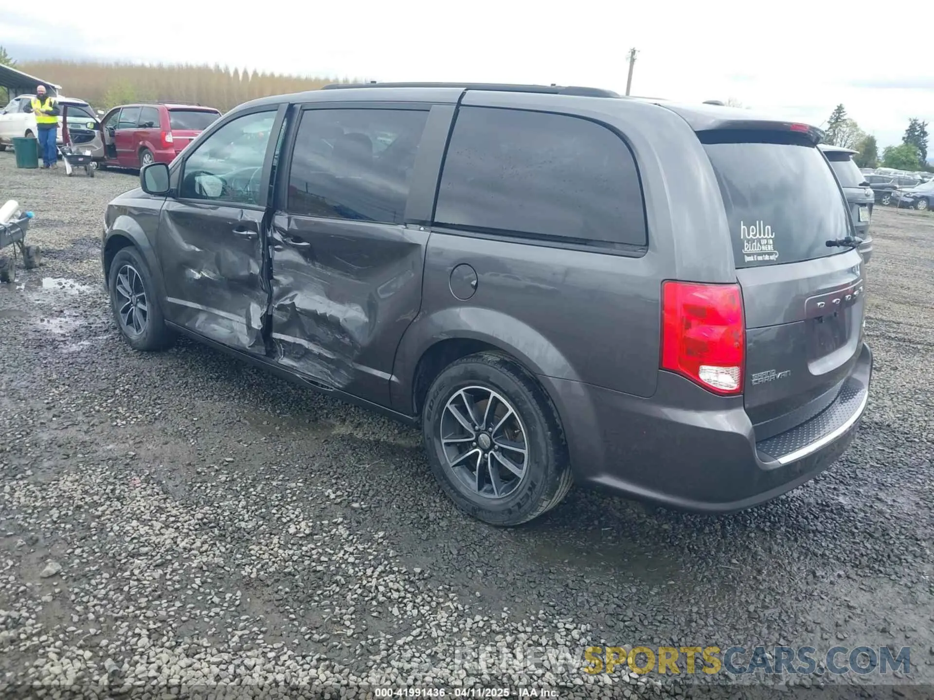 3 Photograph of a damaged car 2C4RDGEG6KR516530 DODGE GRAND CARAVAN 2019