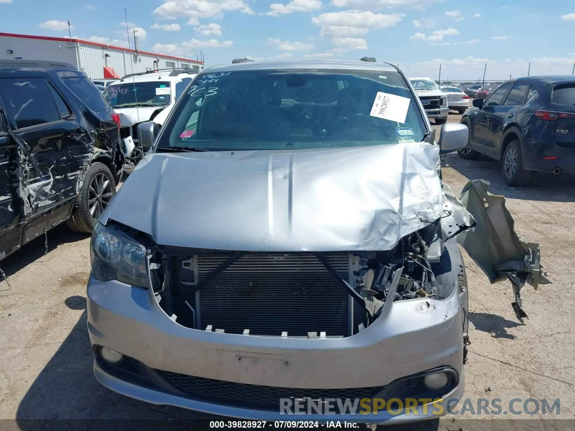 13 Photograph of a damaged car 2C4RDGEG6KR565369 DODGE GRAND CARAVAN 2019