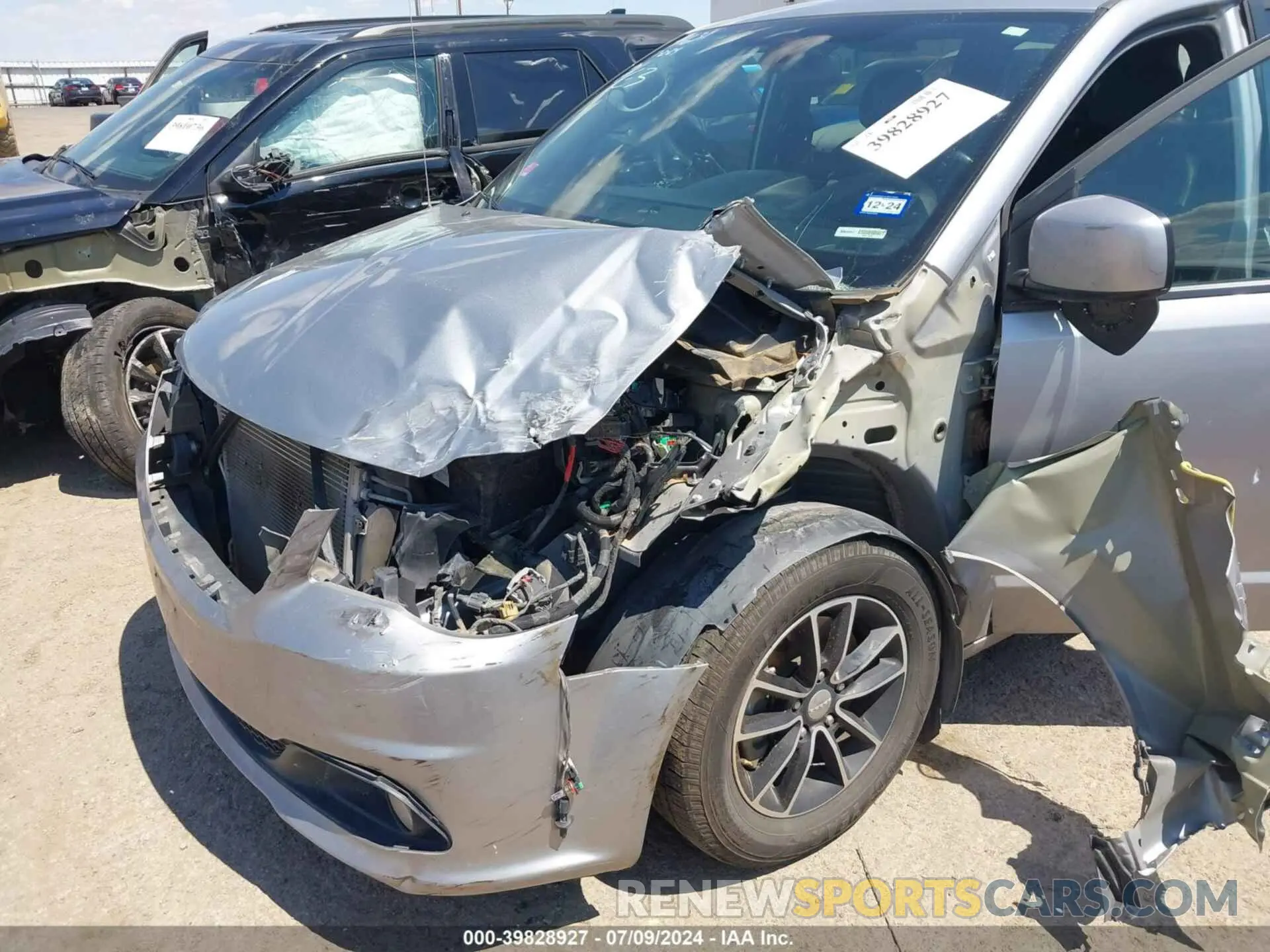 6 Photograph of a damaged car 2C4RDGEG6KR565369 DODGE GRAND CARAVAN 2019