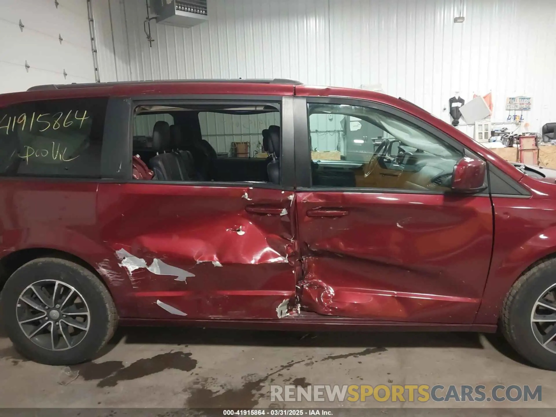 13 Photograph of a damaged car 2C4RDGEG6KR631774 DODGE GRAND CARAVAN 2019