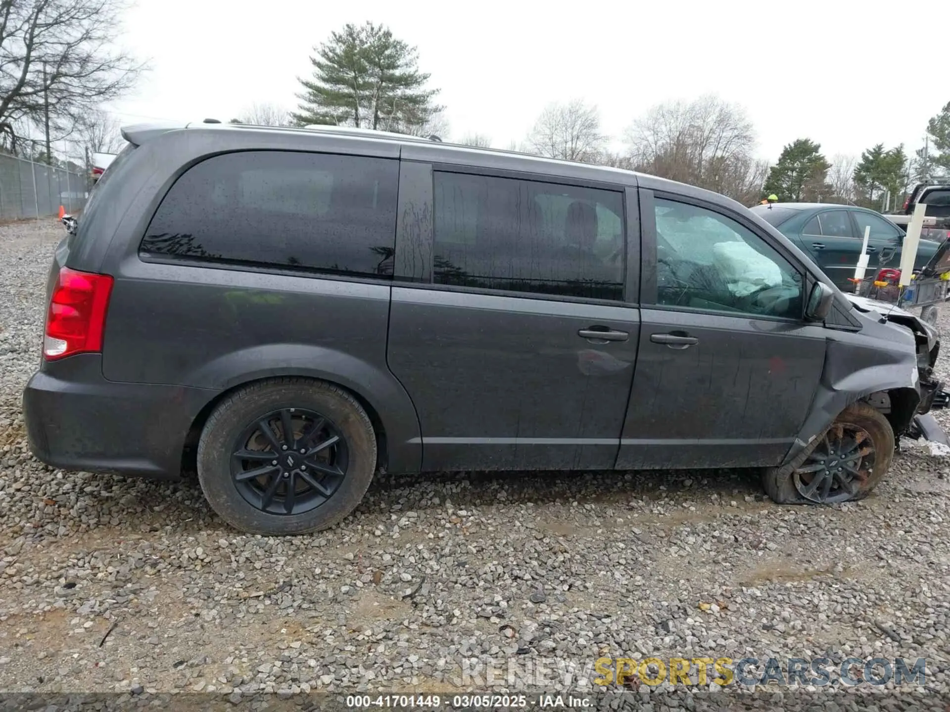 13 Photograph of a damaged car 2C4RDGEG6KR658232 DODGE GRAND CARAVAN 2019