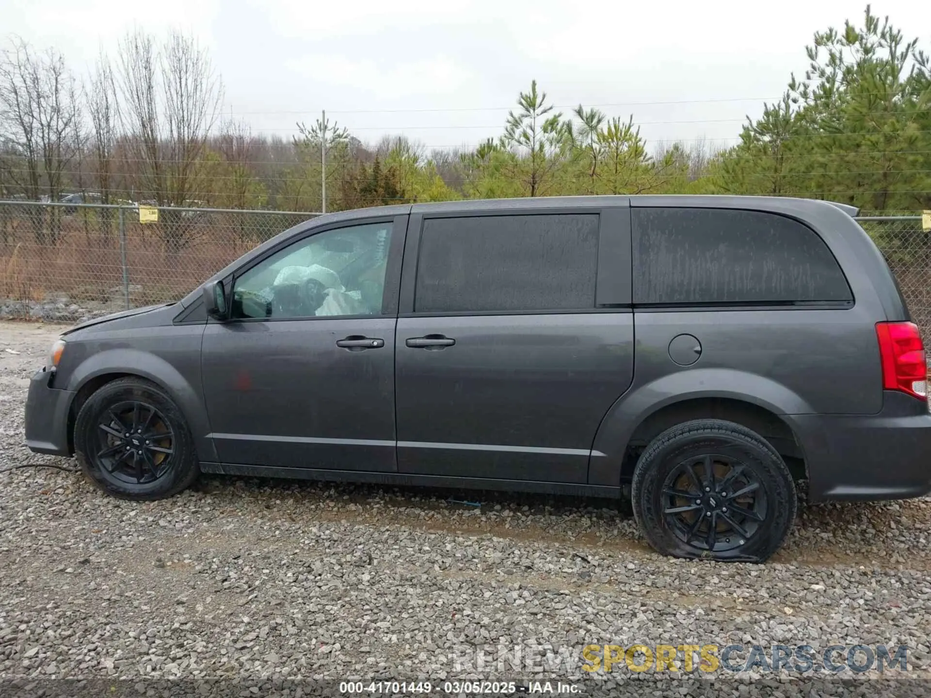 14 Photograph of a damaged car 2C4RDGEG6KR658232 DODGE GRAND CARAVAN 2019