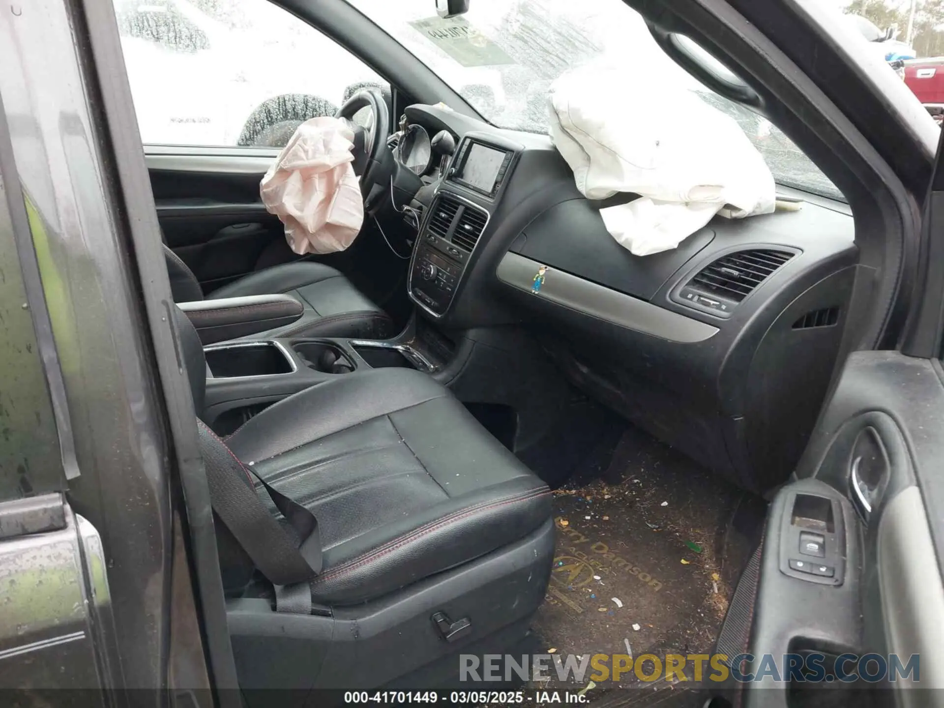 5 Photograph of a damaged car 2C4RDGEG6KR658232 DODGE GRAND CARAVAN 2019