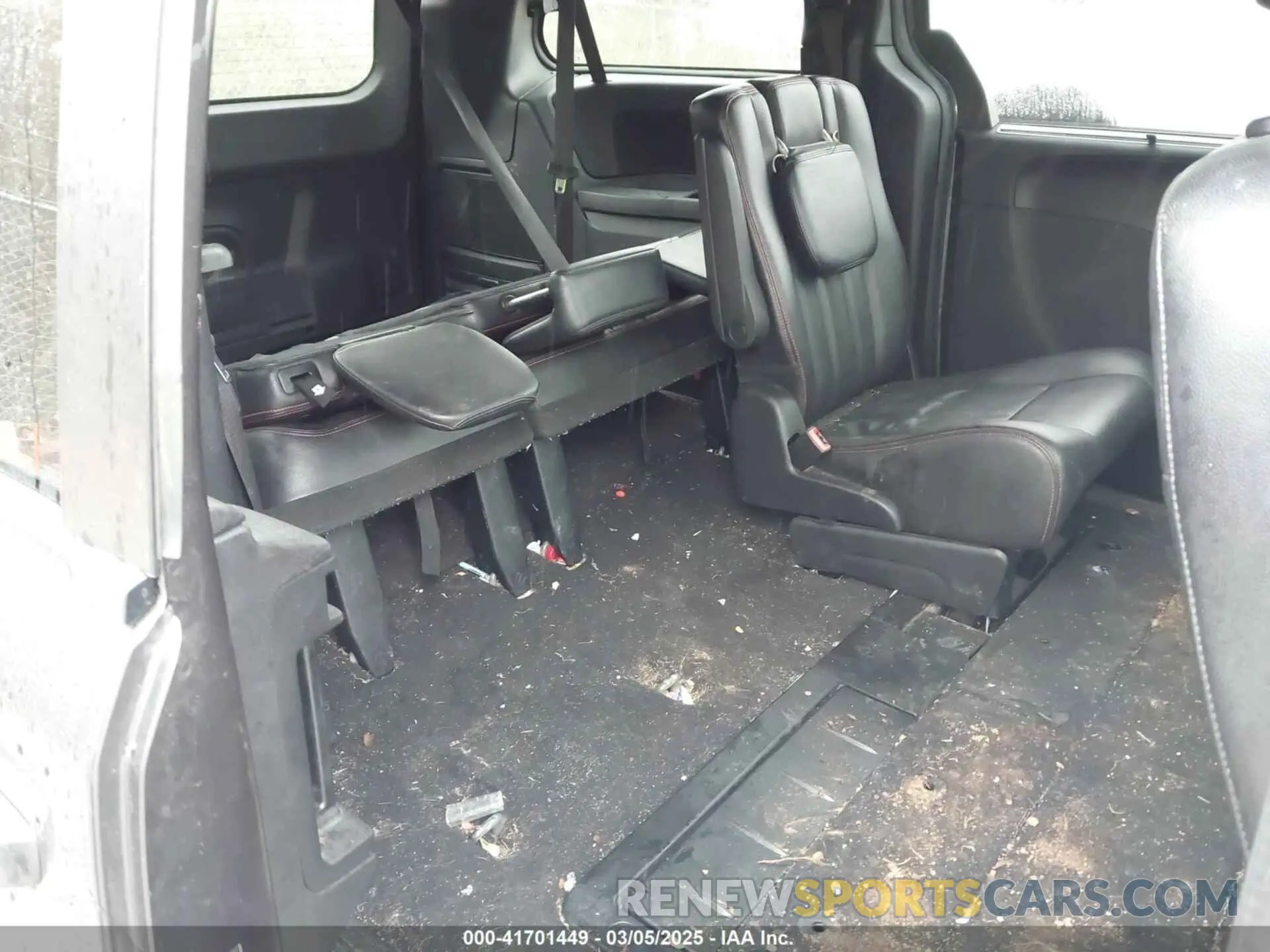 8 Photograph of a damaged car 2C4RDGEG6KR658232 DODGE GRAND CARAVAN 2019