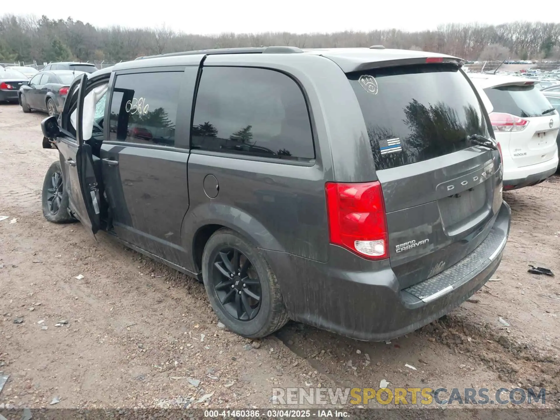 3 Photograph of a damaged car 2C4RDGEG6KR735052 DODGE GRAND CARAVAN 2019