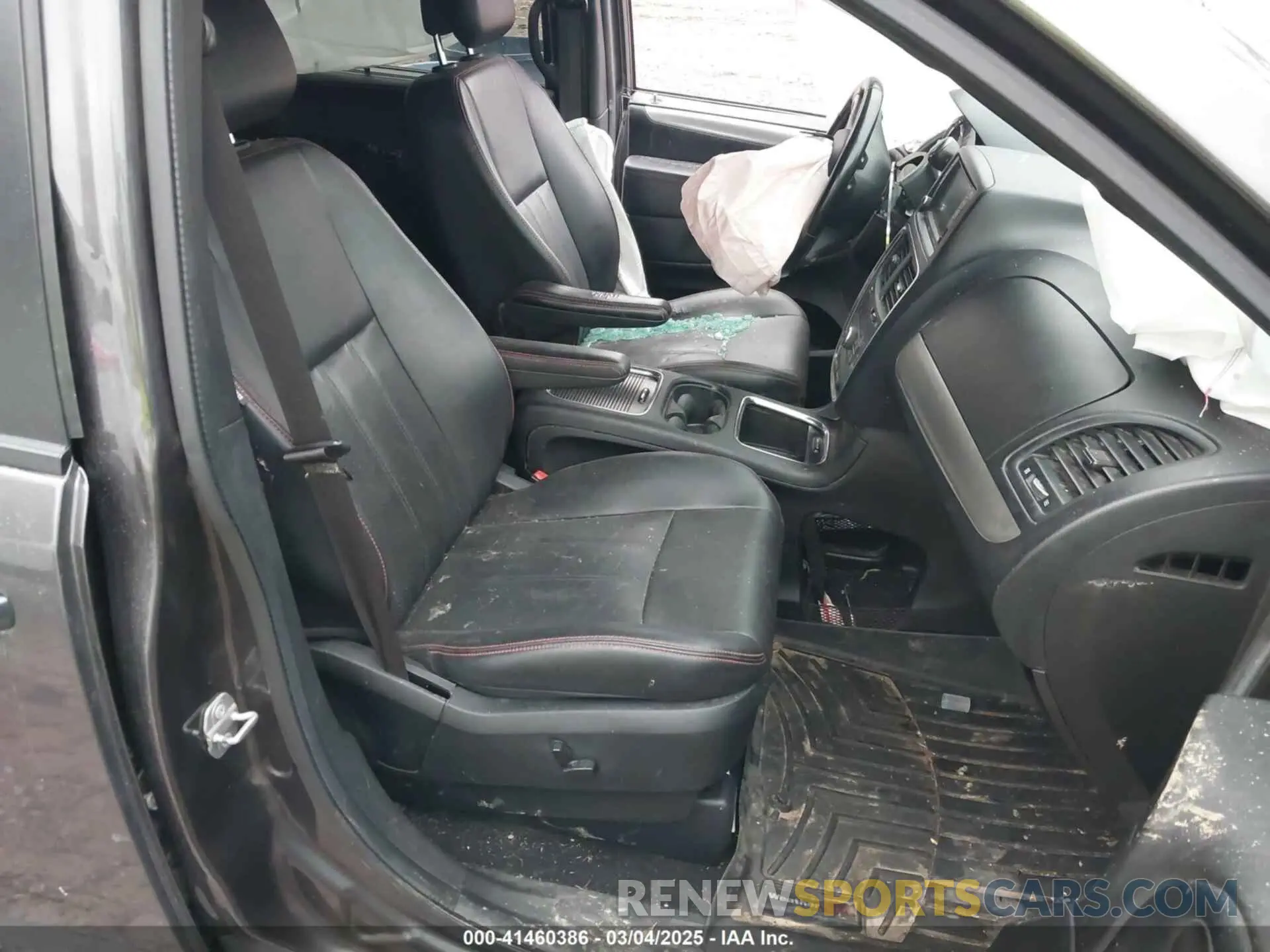 5 Photograph of a damaged car 2C4RDGEG6KR735052 DODGE GRAND CARAVAN 2019