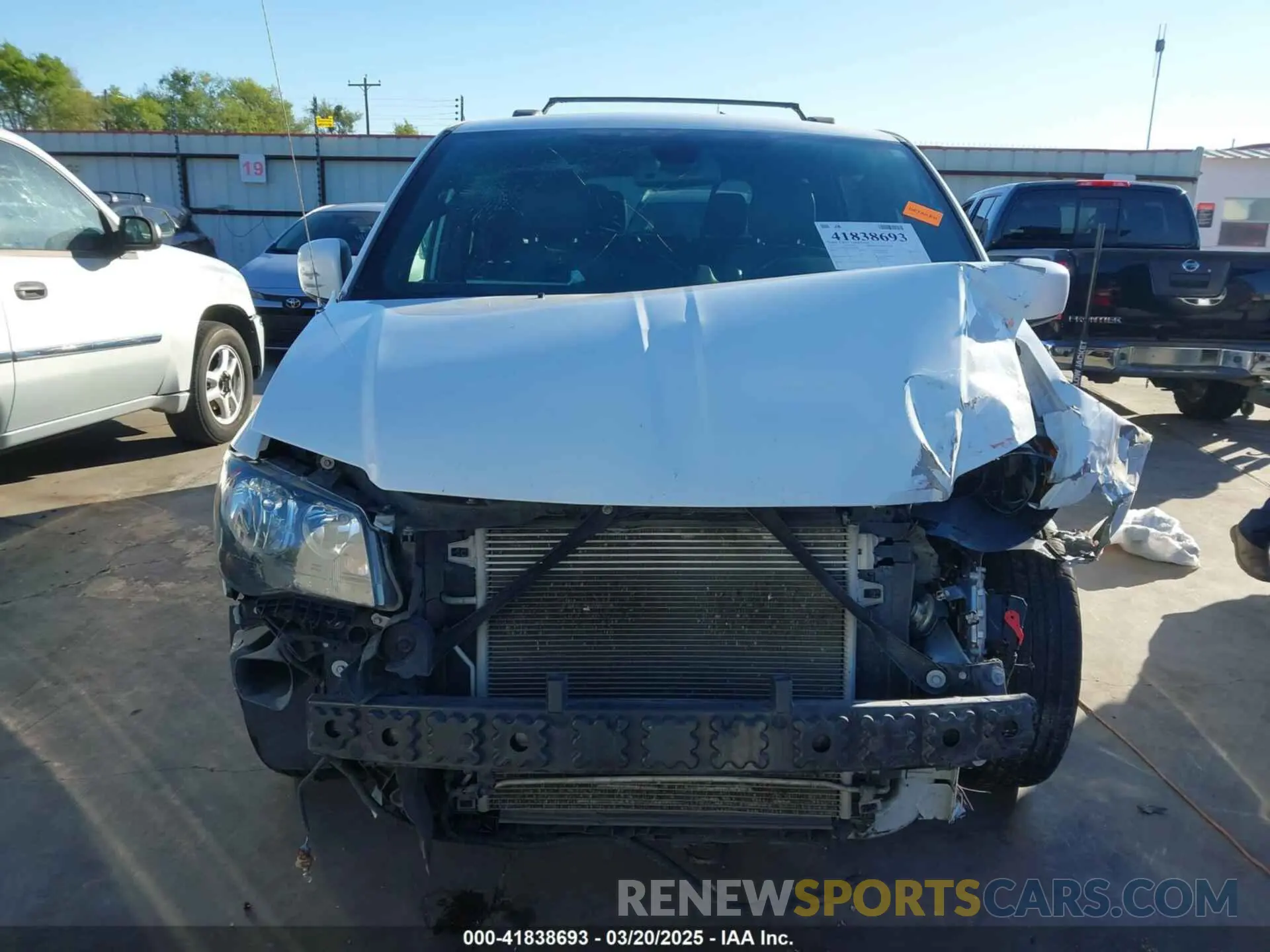 13 Photograph of a damaged car 2C4RDGEG7KR565218 DODGE GRAND CARAVAN 2019