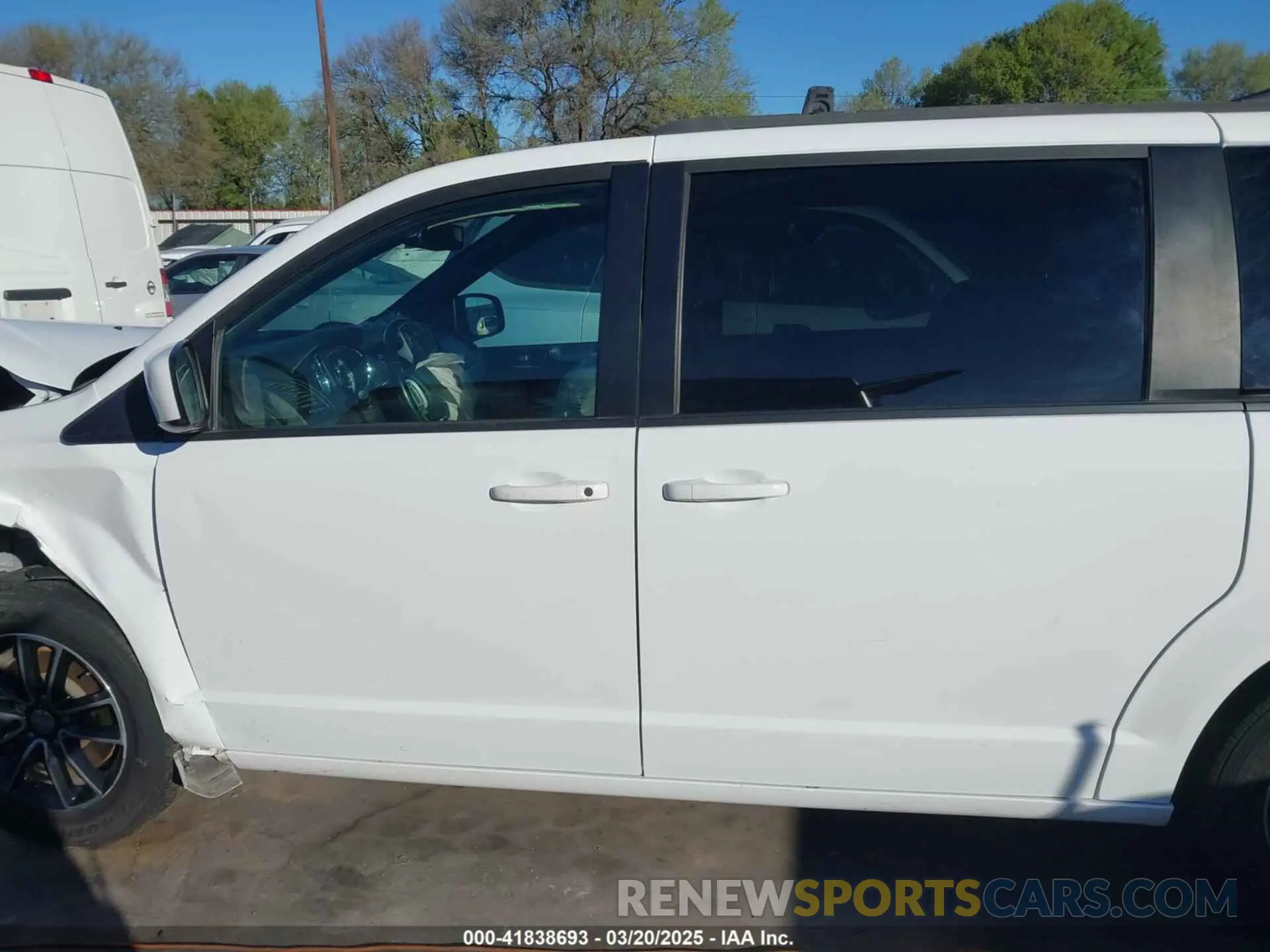15 Photograph of a damaged car 2C4RDGEG7KR565218 DODGE GRAND CARAVAN 2019