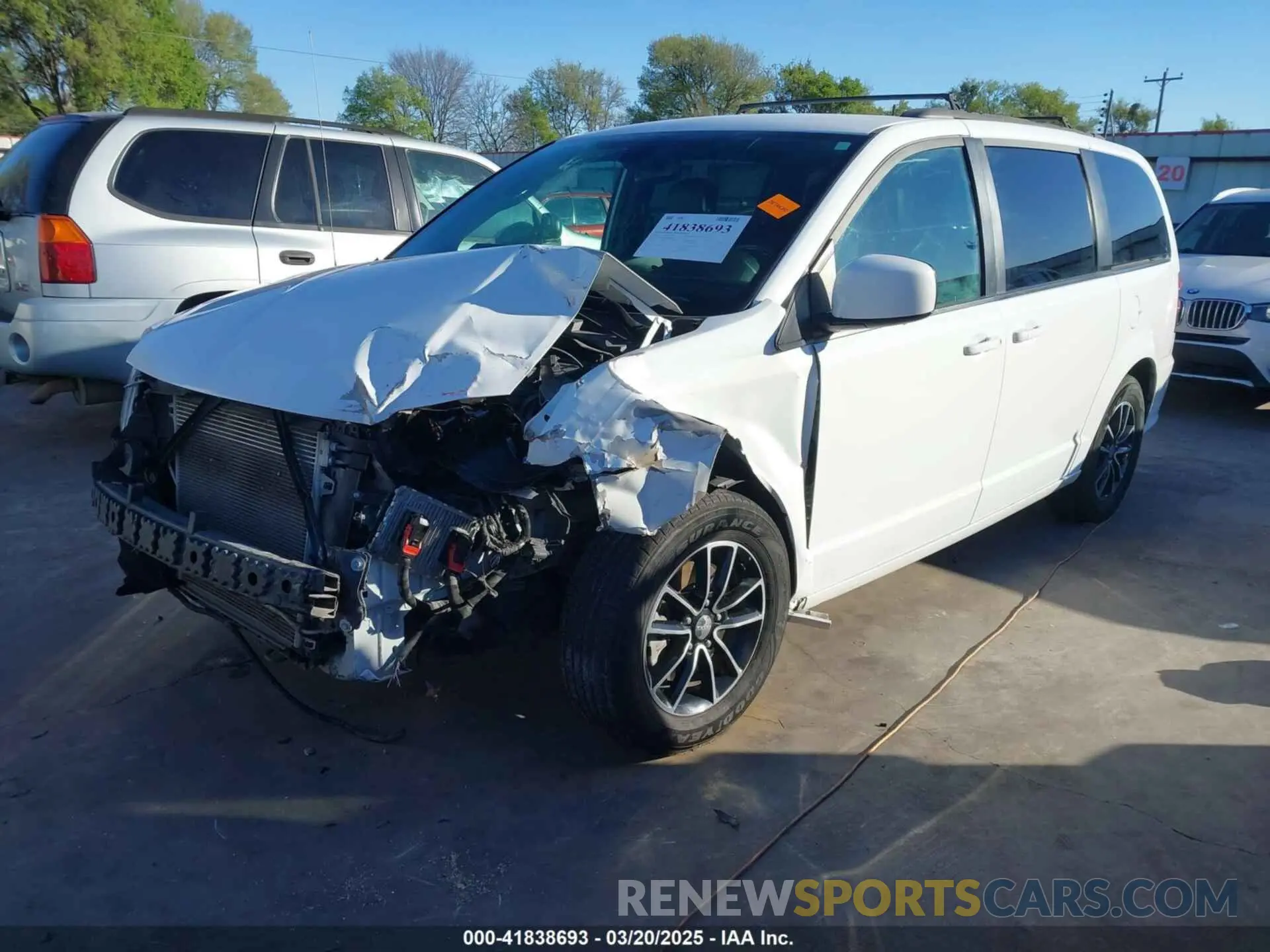2 Photograph of a damaged car 2C4RDGEG7KR565218 DODGE GRAND CARAVAN 2019