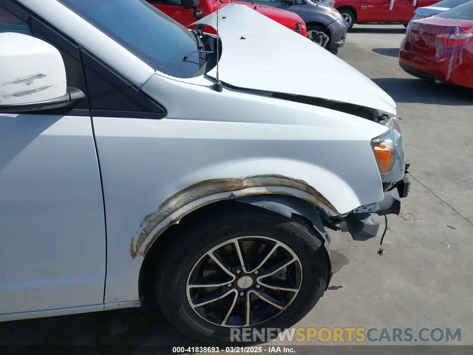 20 Photograph of a damaged car 2C4RDGEG7KR565218 DODGE GRAND CARAVAN 2019