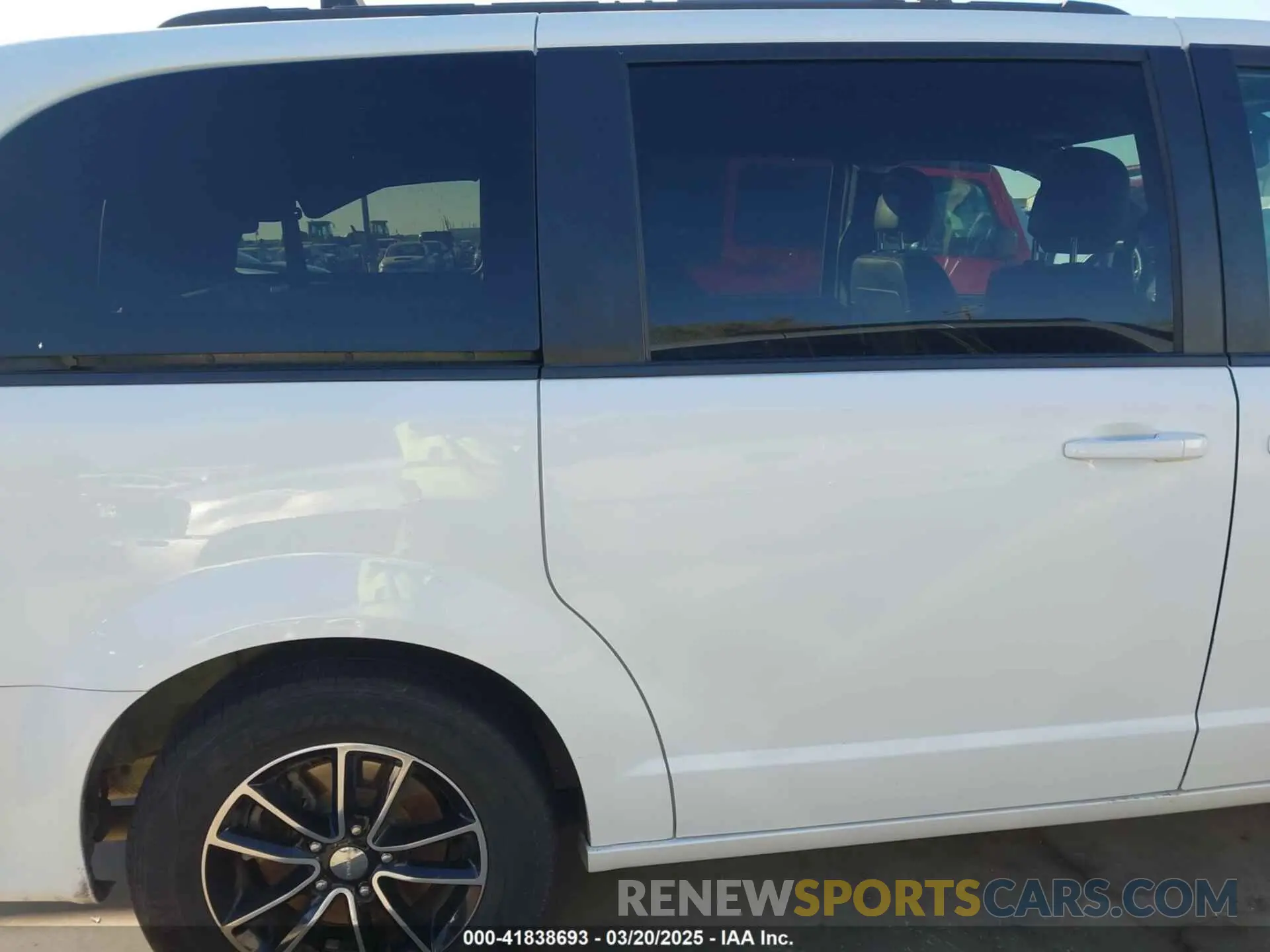 21 Photograph of a damaged car 2C4RDGEG7KR565218 DODGE GRAND CARAVAN 2019