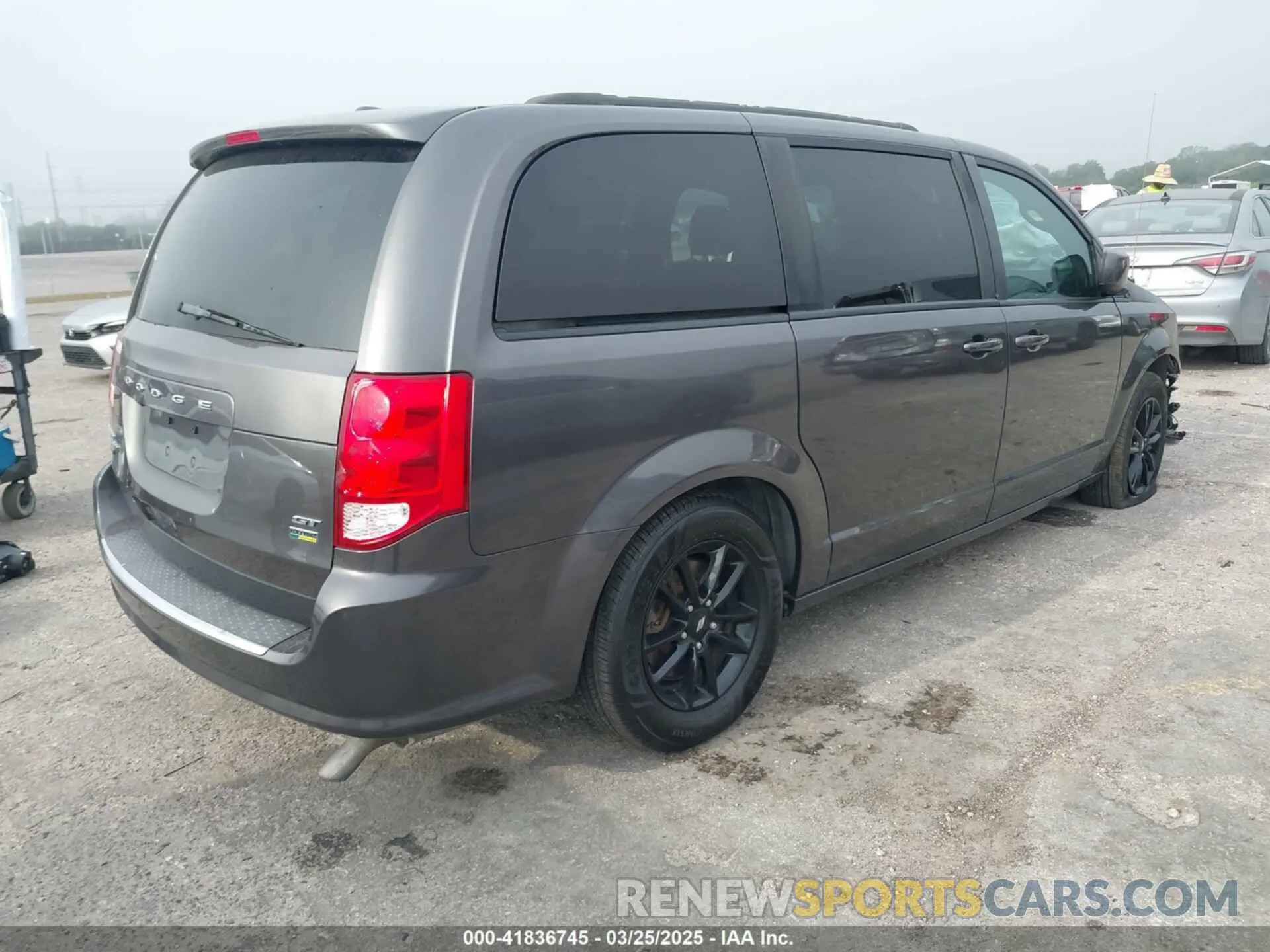 4 Photograph of a damaged car 2C4RDGEG7KR663147 DODGE GRAND CARAVAN 2019