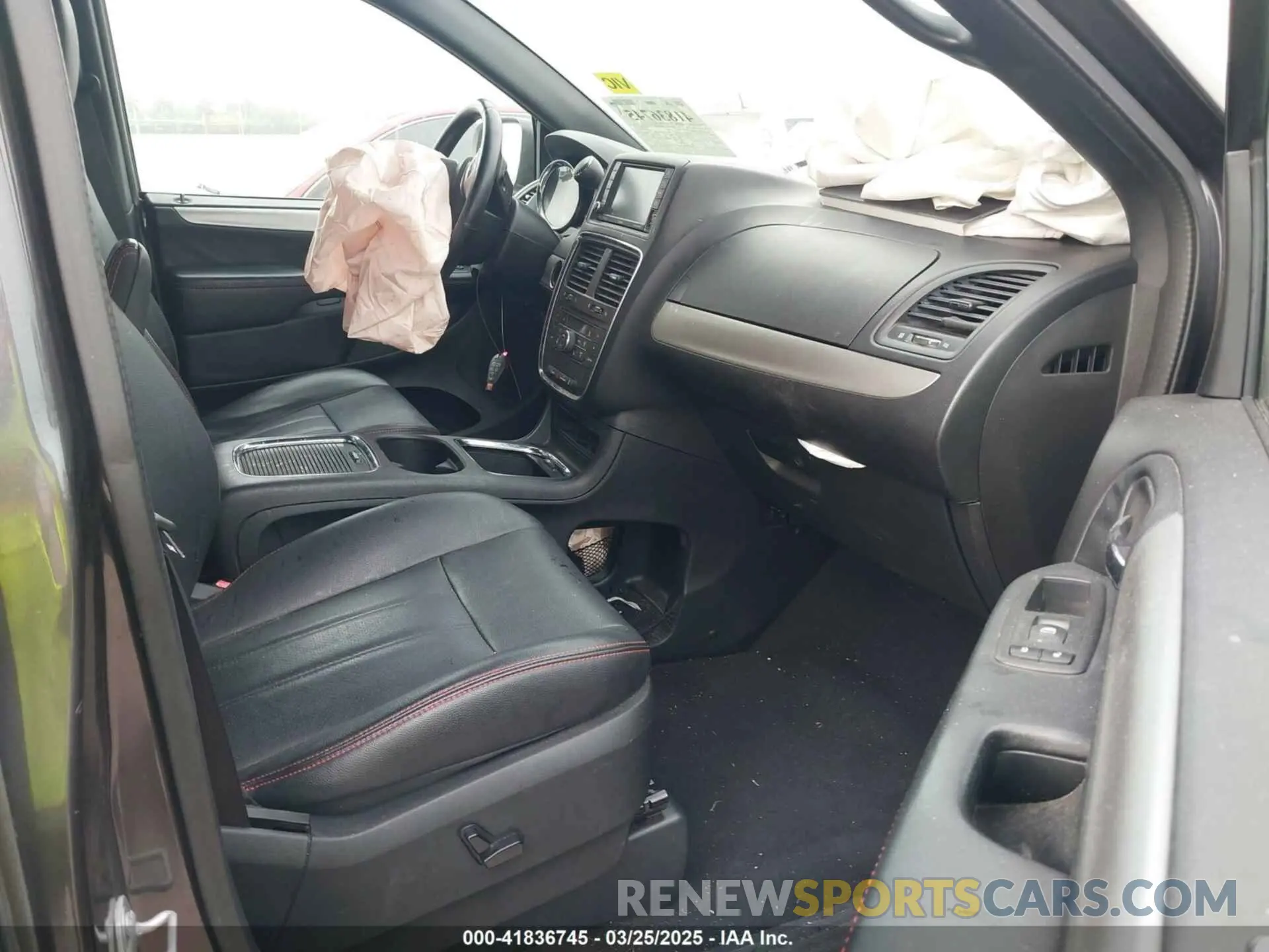 5 Photograph of a damaged car 2C4RDGEG7KR663147 DODGE GRAND CARAVAN 2019