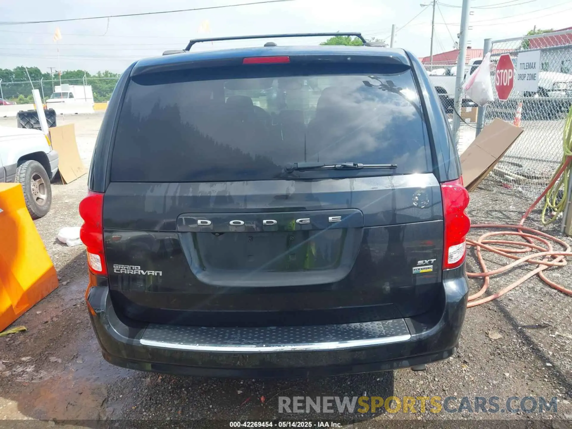 16 Photograph of a damaged car 2C4RDGEG7KR671328 DODGE GRAND CARAVAN 2019