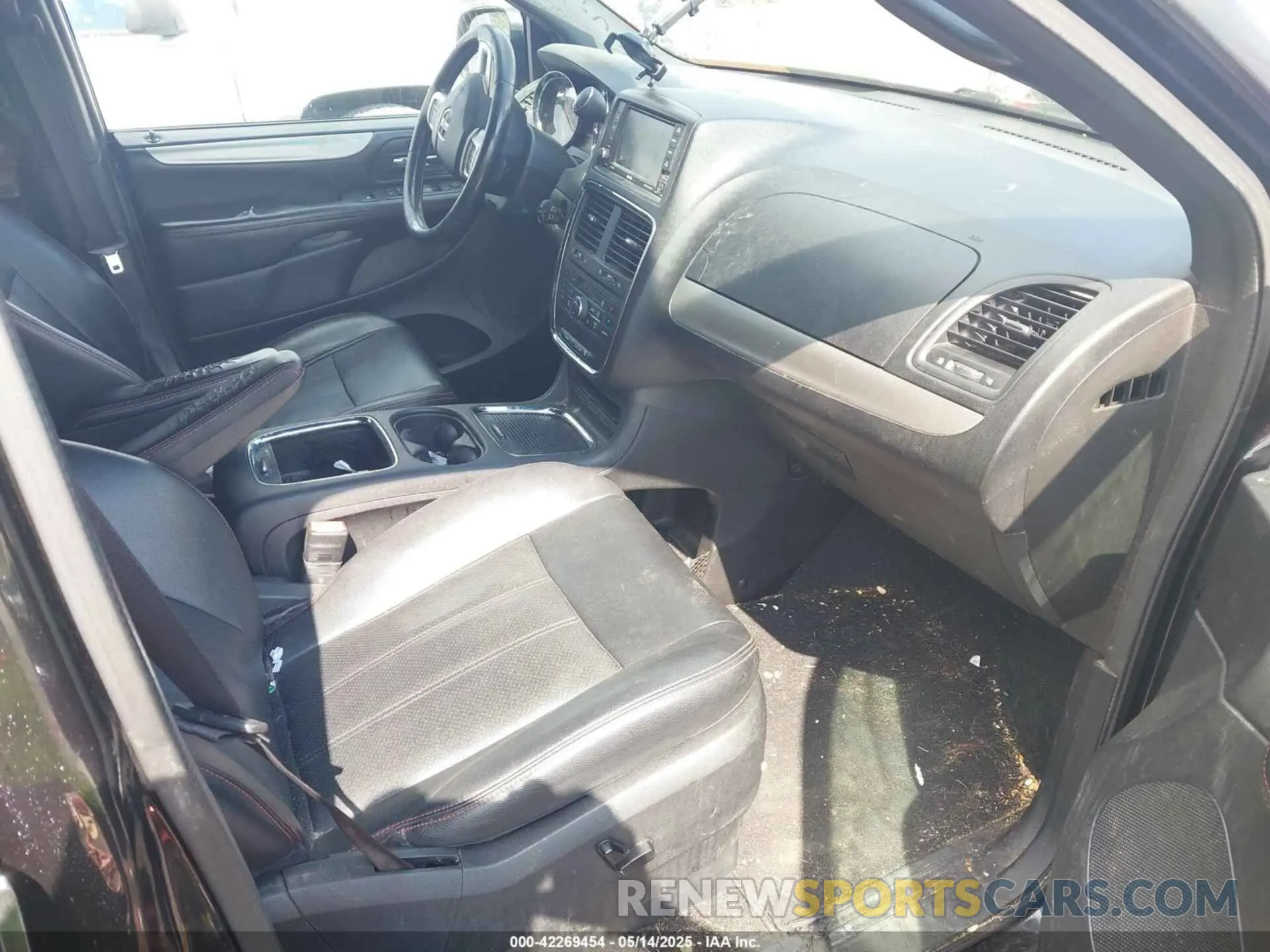 5 Photograph of a damaged car 2C4RDGEG7KR671328 DODGE GRAND CARAVAN 2019