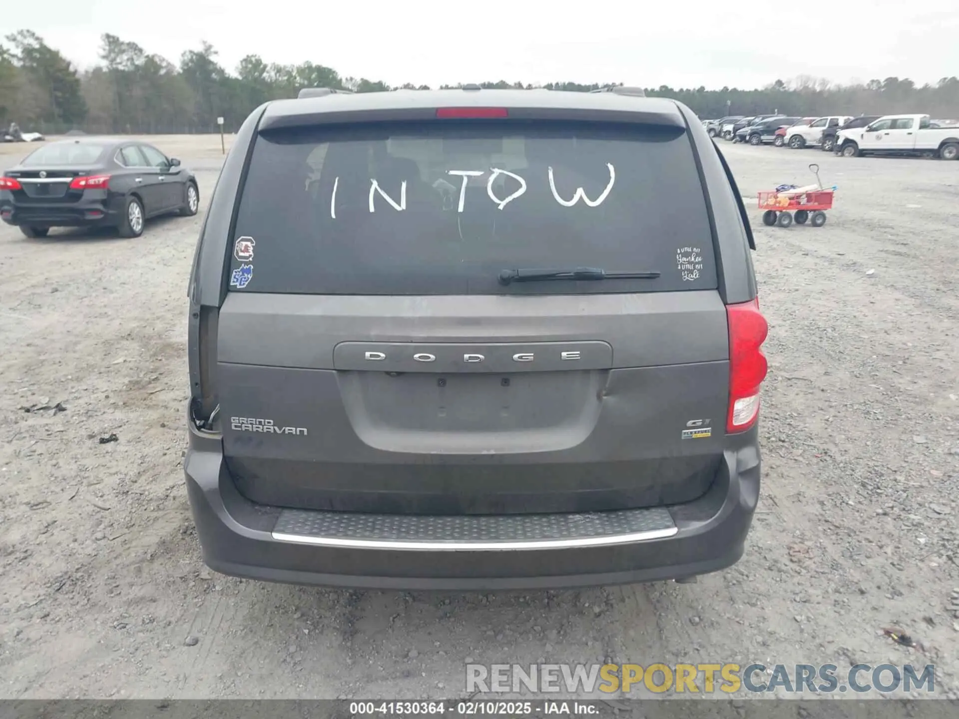 17 Photograph of a damaged car 2C4RDGEG7KR736954 DODGE GRAND CARAVAN 2019