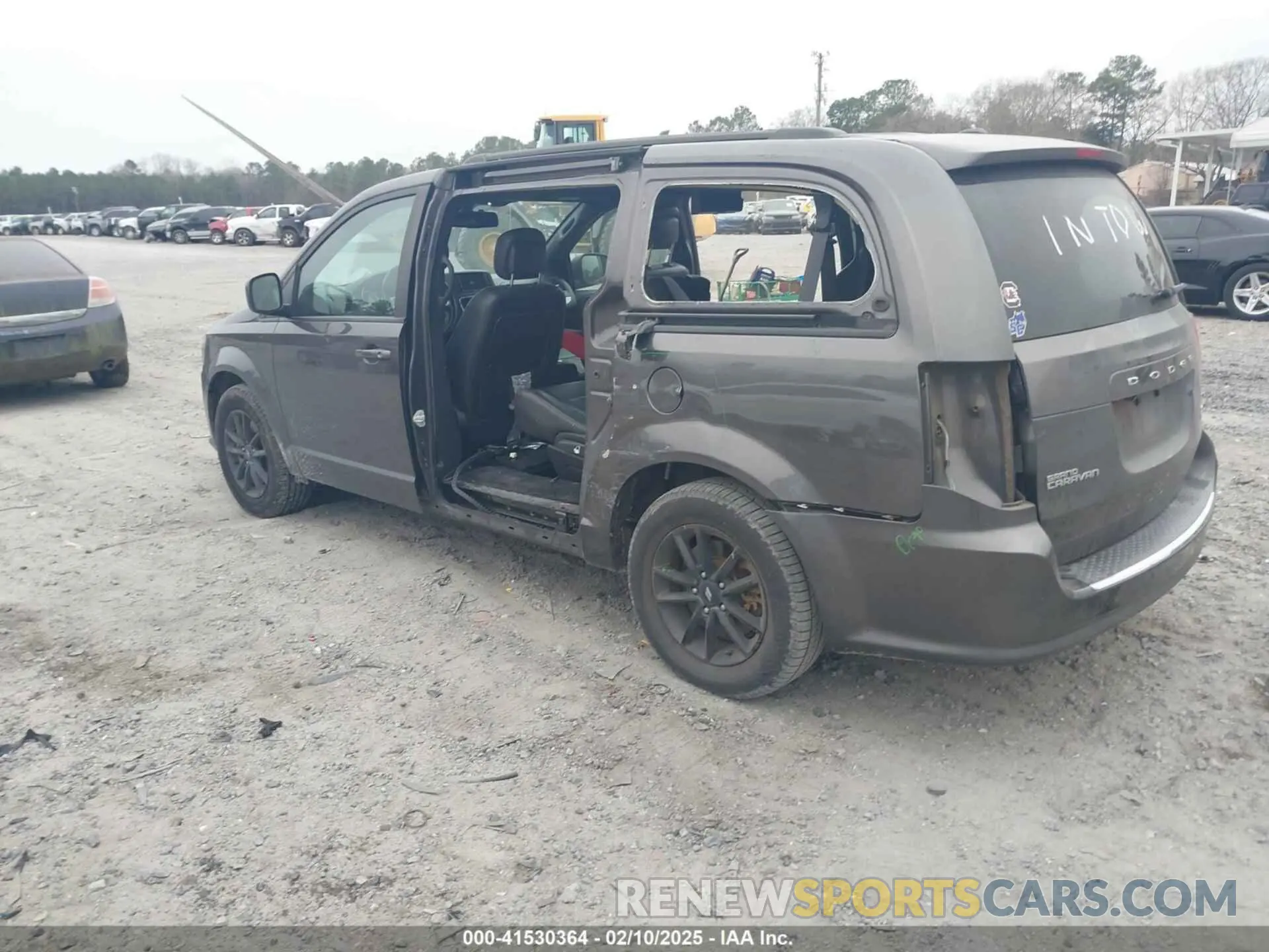 3 Photograph of a damaged car 2C4RDGEG7KR736954 DODGE GRAND CARAVAN 2019