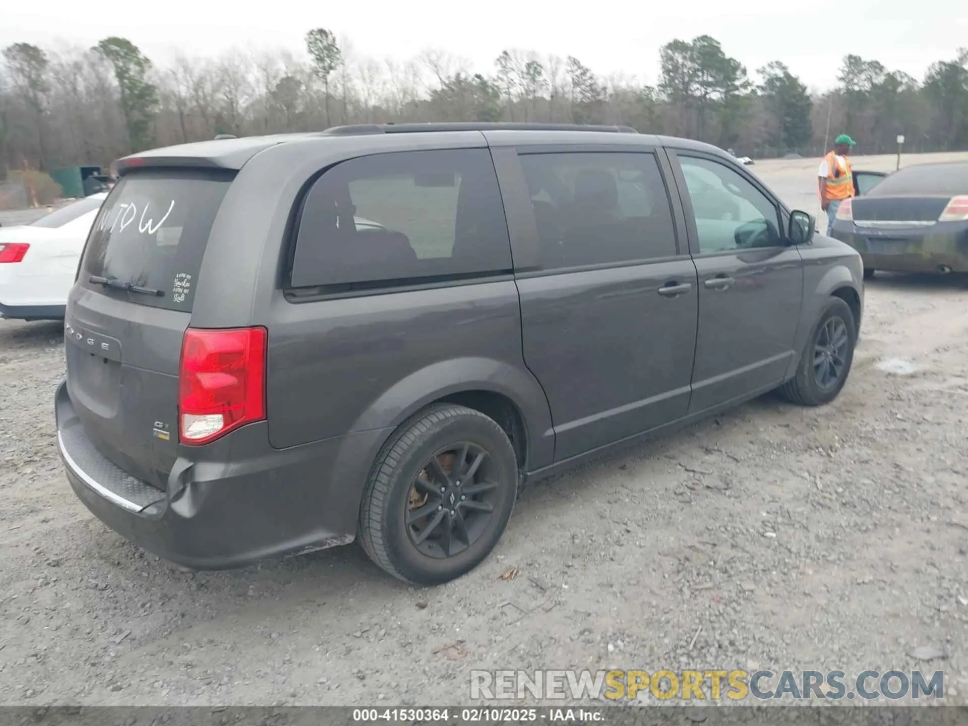 4 Photograph of a damaged car 2C4RDGEG7KR736954 DODGE GRAND CARAVAN 2019