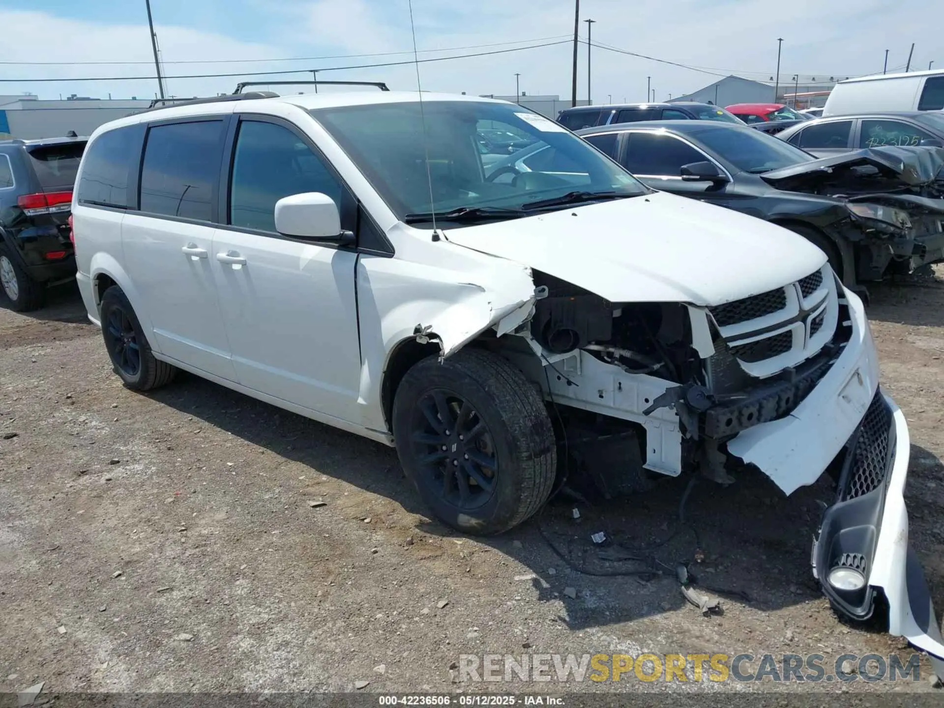 1 Photograph of a damaged car 2C4RDGEG7KR743046 DODGE GRAND CARAVAN 2019