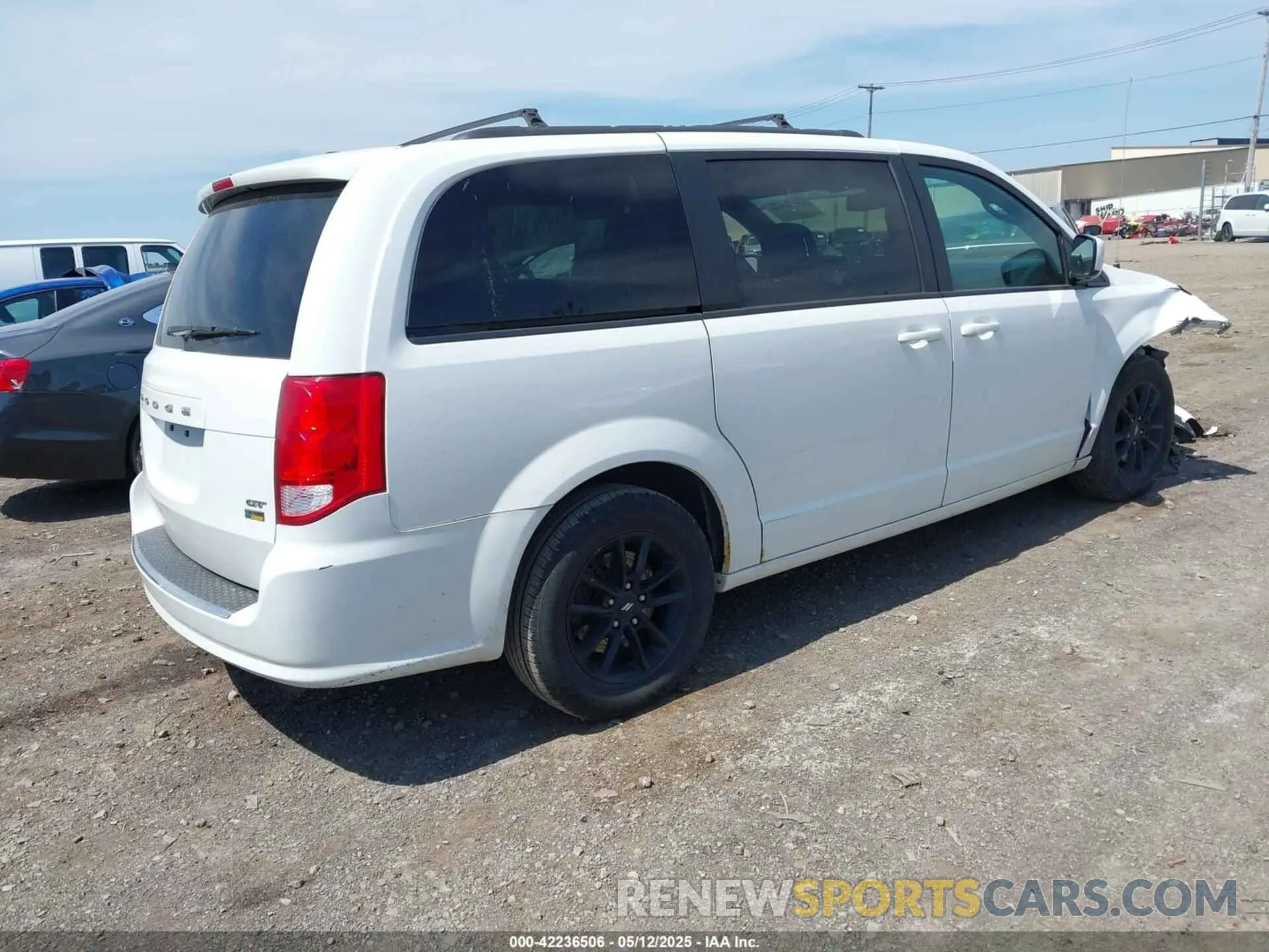 4 Photograph of a damaged car 2C4RDGEG7KR743046 DODGE GRAND CARAVAN 2019