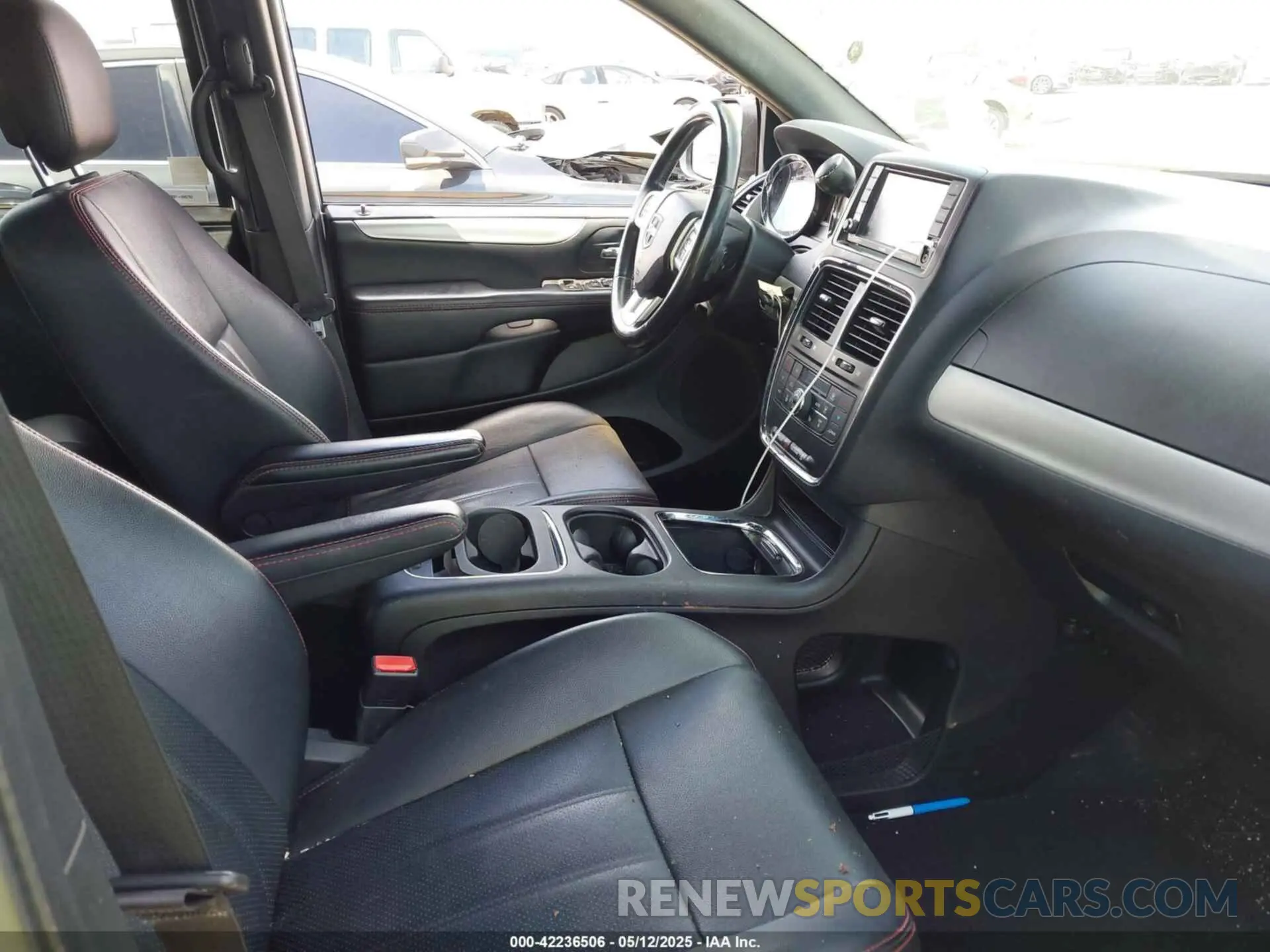 5 Photograph of a damaged car 2C4RDGEG7KR743046 DODGE GRAND CARAVAN 2019