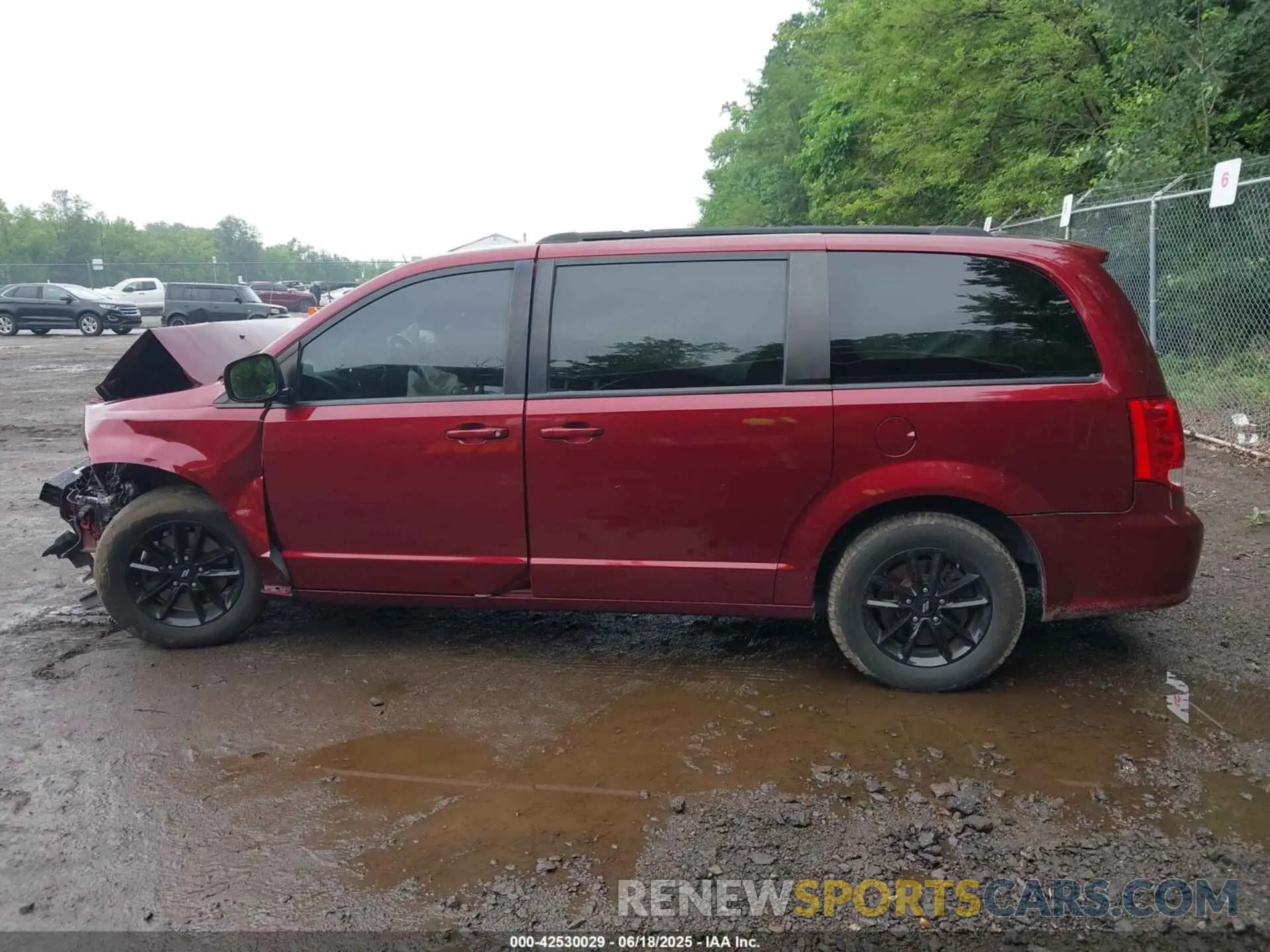 14 Photograph of a damaged car 2C4RDGEG7KR750031 DODGE GRAND CARAVAN 2019