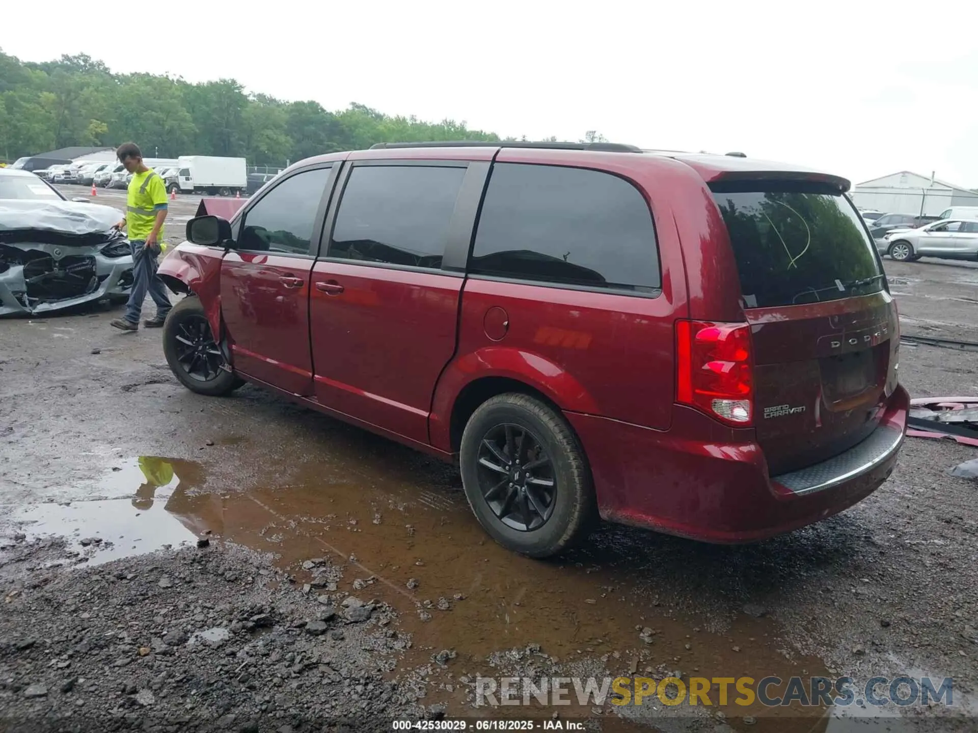 3 Photograph of a damaged car 2C4RDGEG7KR750031 DODGE GRAND CARAVAN 2019