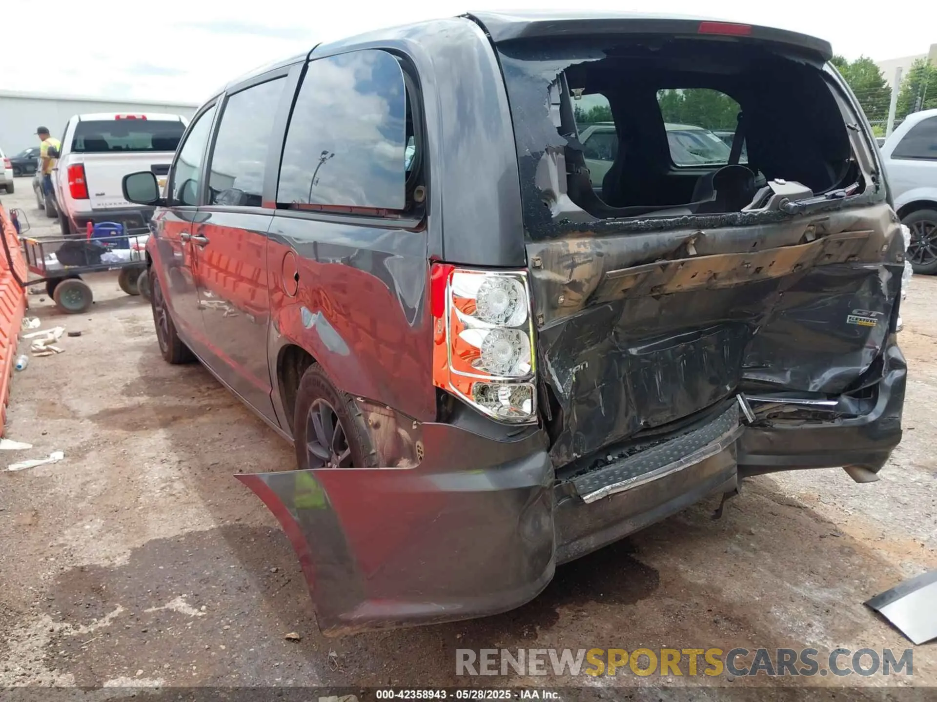 3 Photograph of a damaged car 2C4RDGEG7KR769968 DODGE GRAND CARAVAN 2019