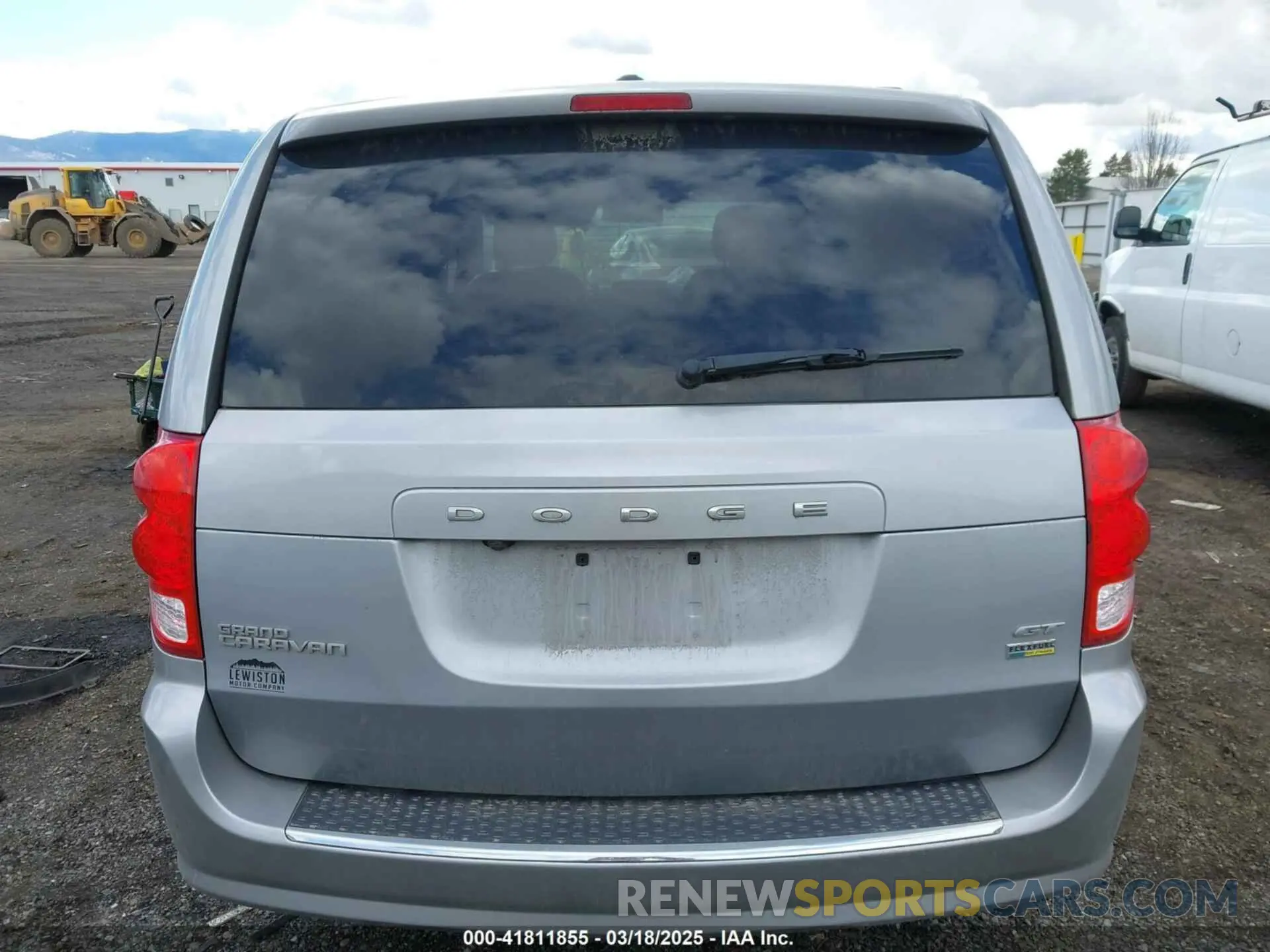 17 Photograph of a damaged car 2C4RDGEG7KR785782 DODGE GRAND CARAVAN 2019