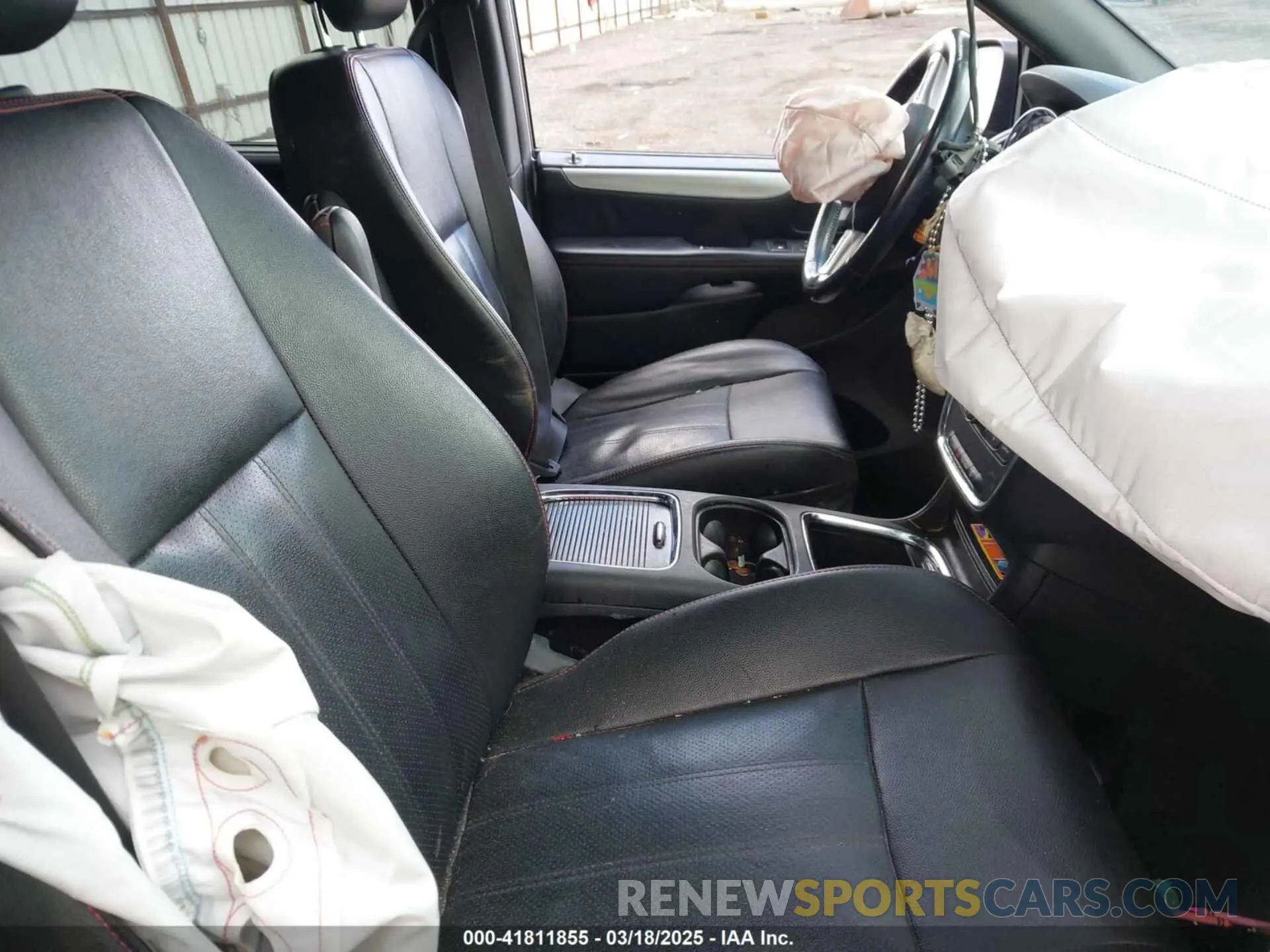 5 Photograph of a damaged car 2C4RDGEG7KR785782 DODGE GRAND CARAVAN 2019