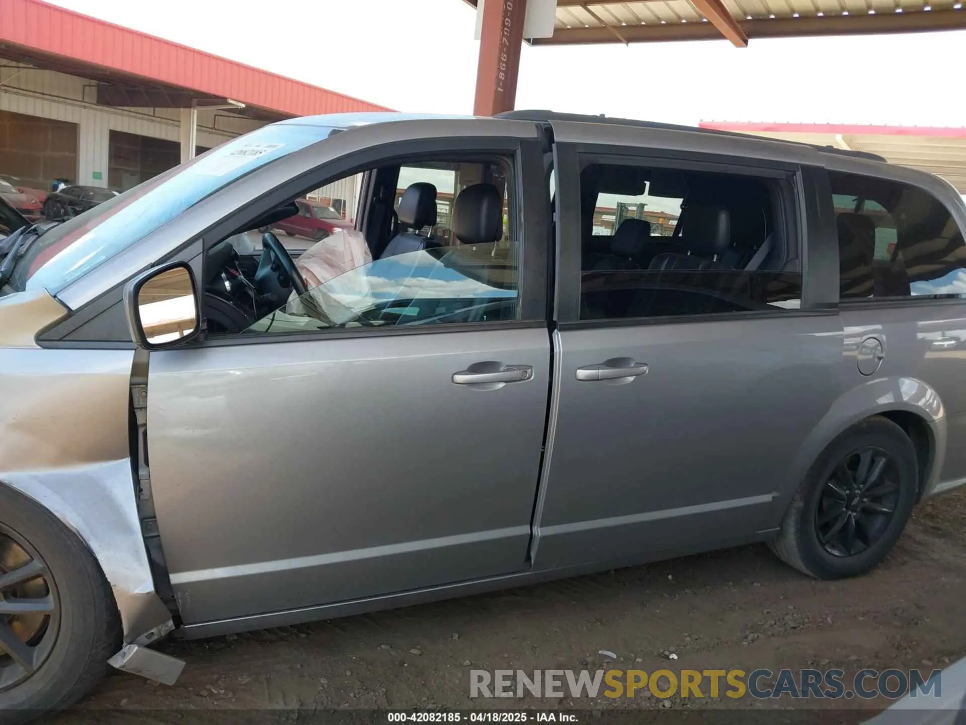 14 Photograph of a damaged car 2C4RDGEG7KR787208 DODGE GRAND CARAVAN 2019