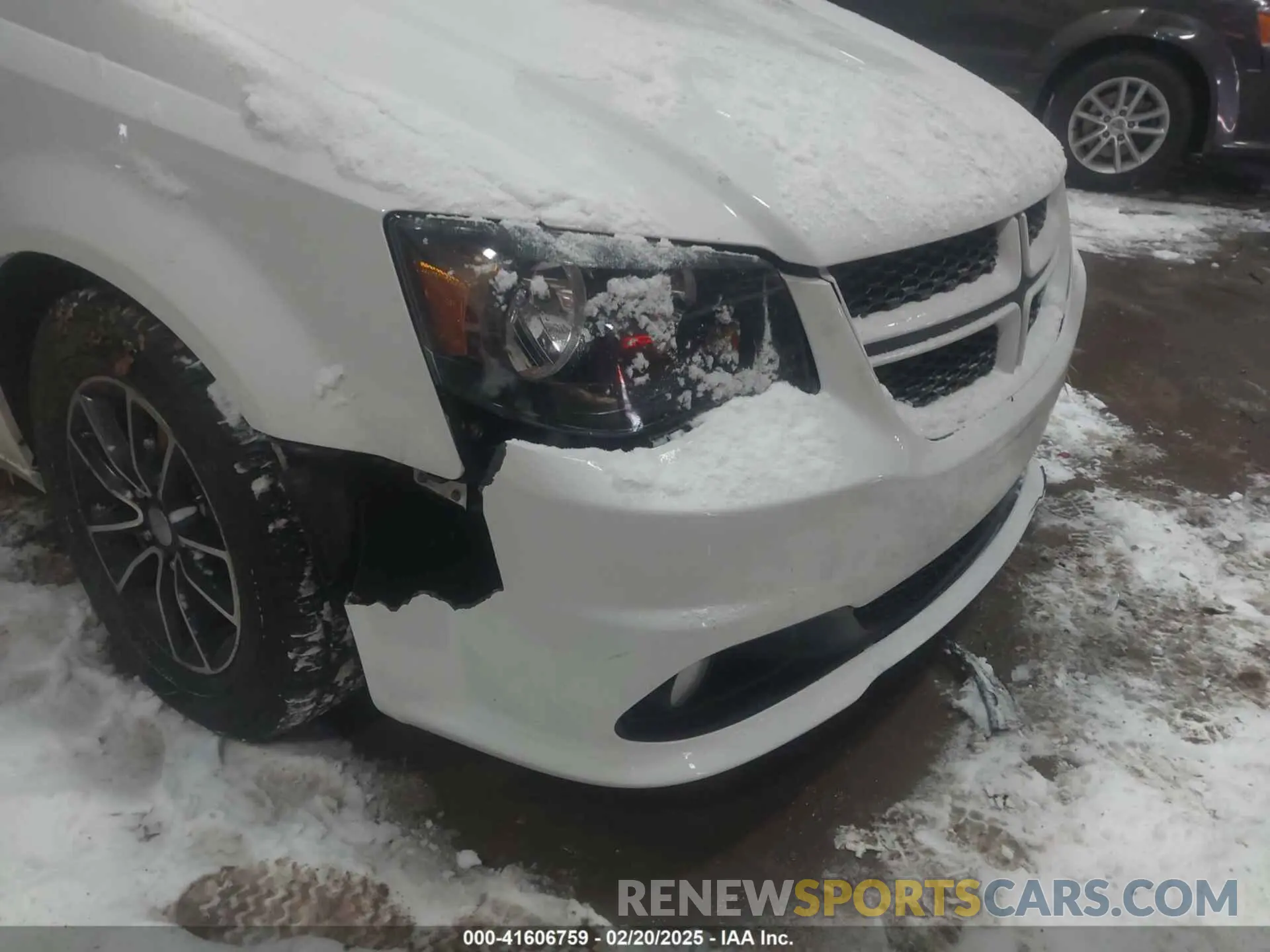 17 Photograph of a damaged car 2C4RDGEG8KR535015 DODGE GRAND CARAVAN 2019