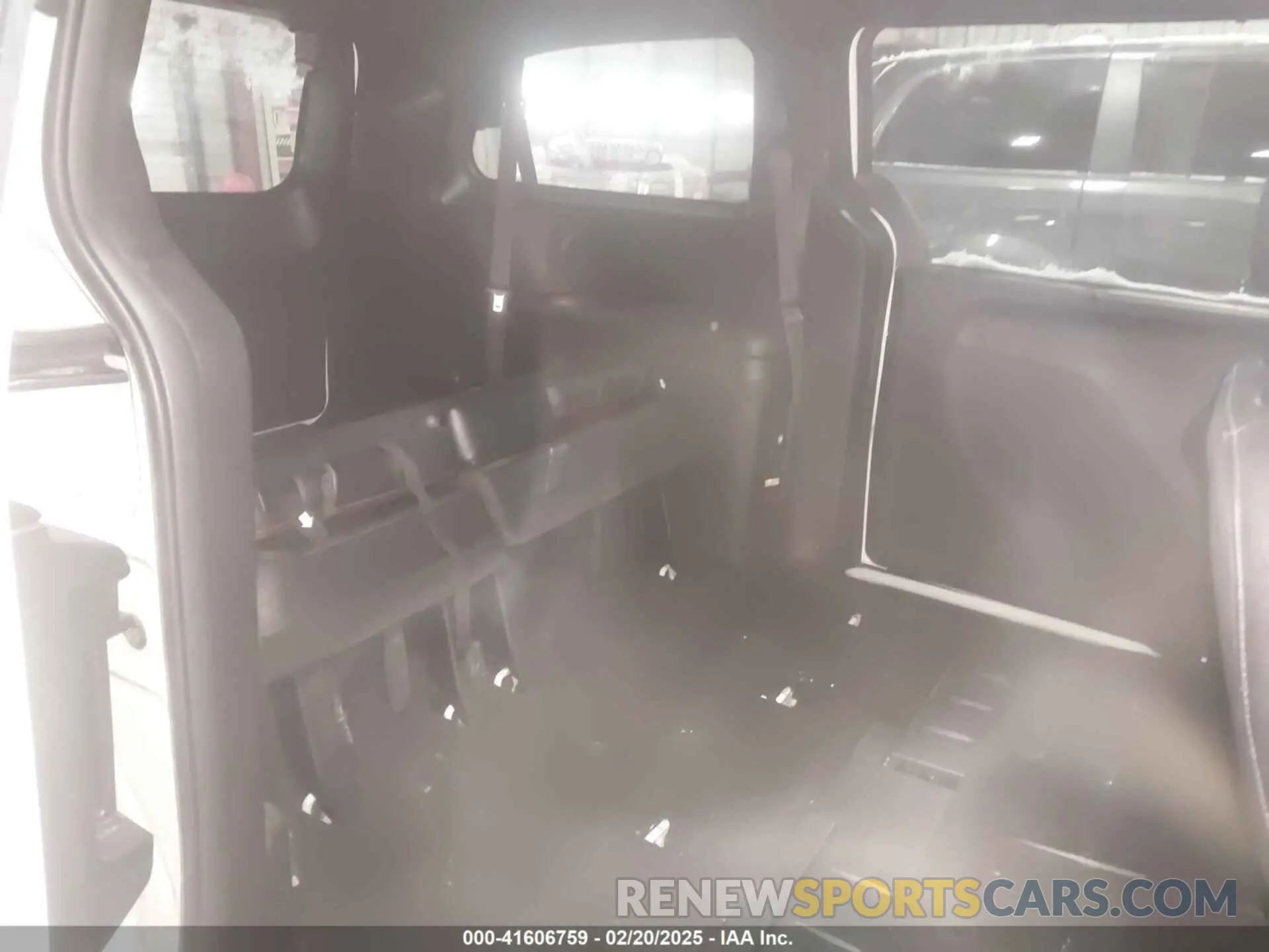 8 Photograph of a damaged car 2C4RDGEG8KR535015 DODGE GRAND CARAVAN 2019