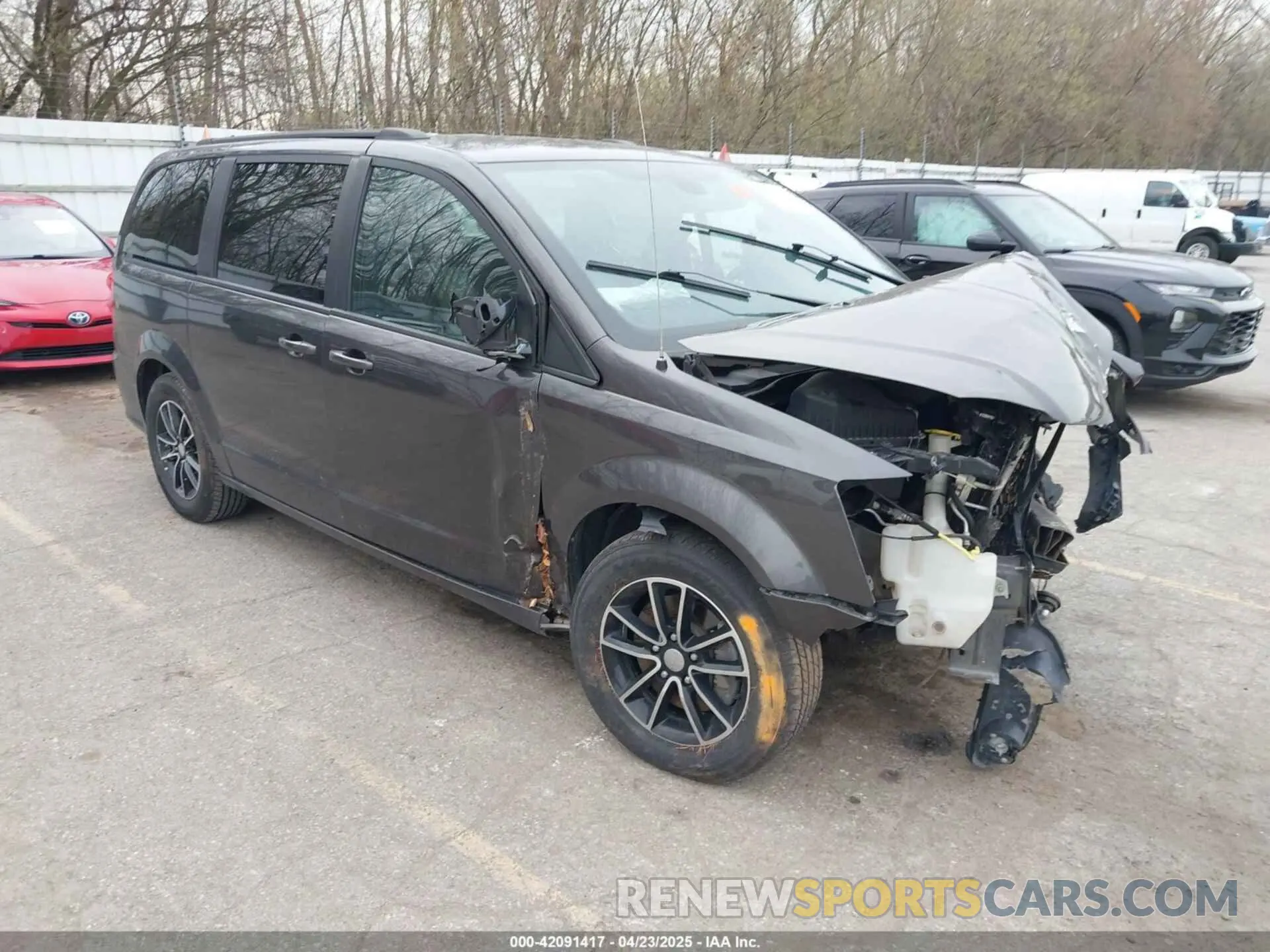 1 Photograph of a damaged car 2C4RDGEG8KR606486 DODGE GRAND CARAVAN 2019