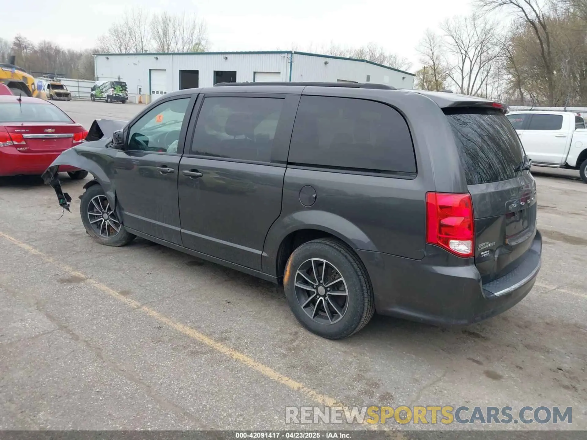 3 Photograph of a damaged car 2C4RDGEG8KR606486 DODGE GRAND CARAVAN 2019