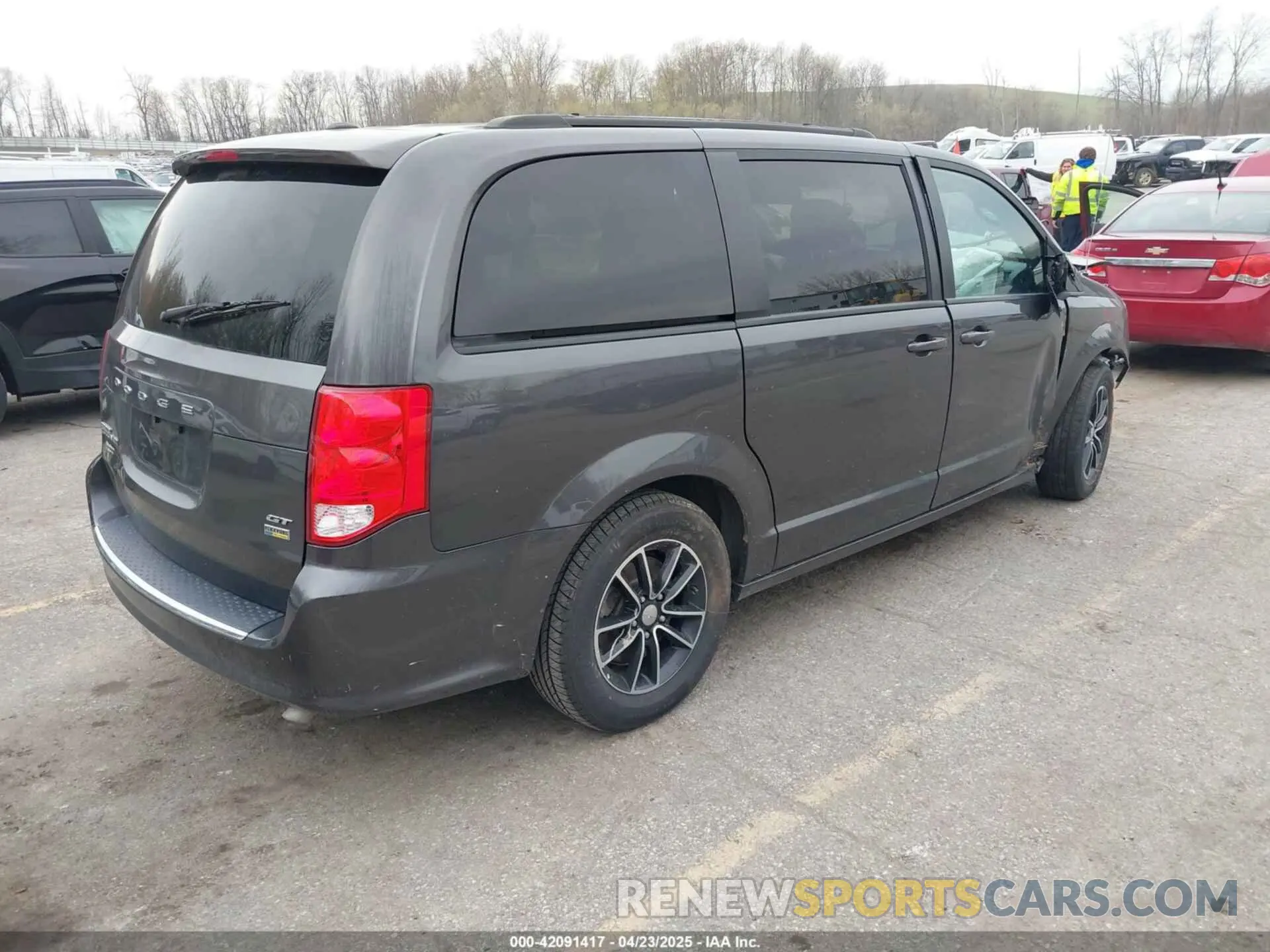 4 Photograph of a damaged car 2C4RDGEG8KR606486 DODGE GRAND CARAVAN 2019