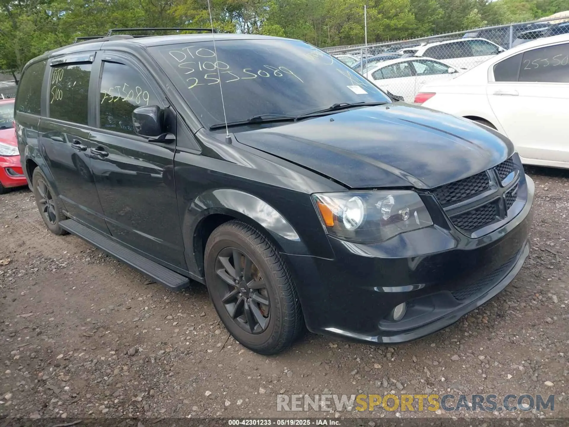 1 Photograph of a damaged car 2C4RDGEG8KR717023 DODGE GRAND CARAVAN 2019
