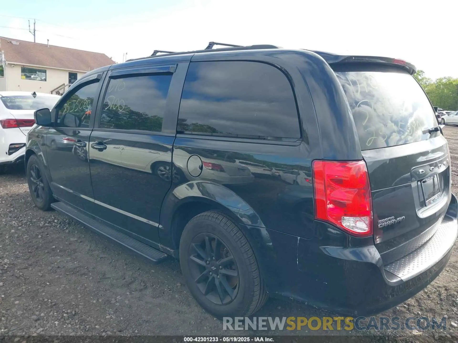 13 Photograph of a damaged car 2C4RDGEG8KR717023 DODGE GRAND CARAVAN 2019
