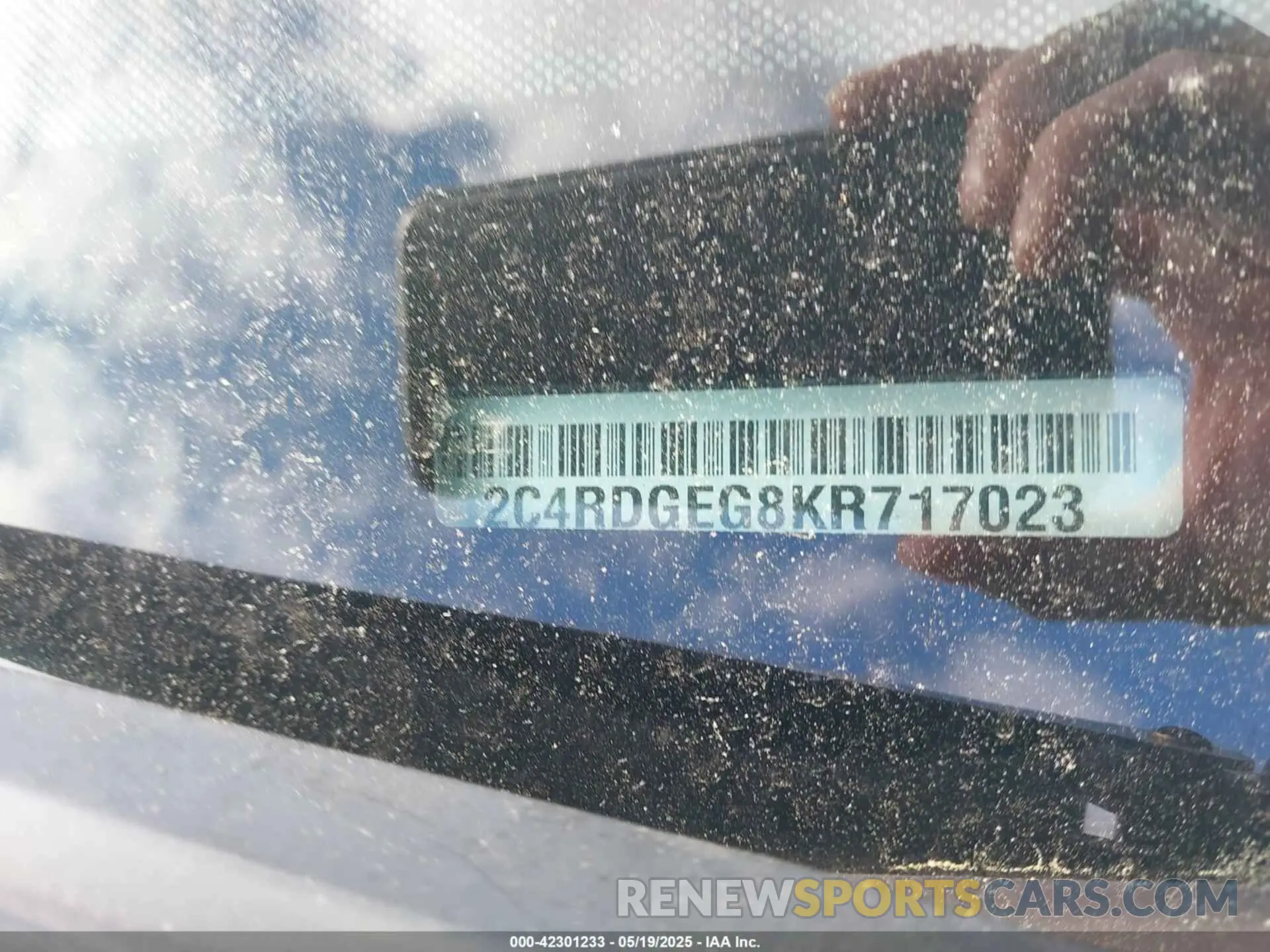 16 Photograph of a damaged car 2C4RDGEG8KR717023 DODGE GRAND CARAVAN 2019