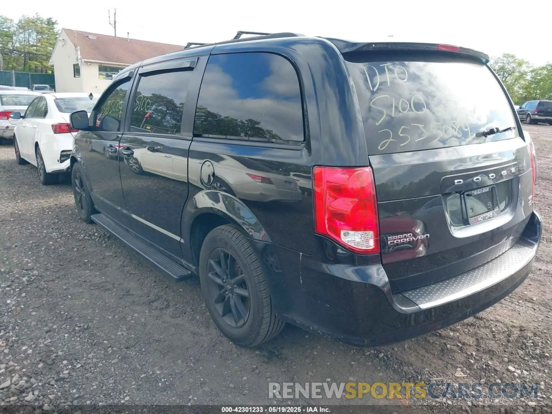 3 Photograph of a damaged car 2C4RDGEG8KR717023 DODGE GRAND CARAVAN 2019