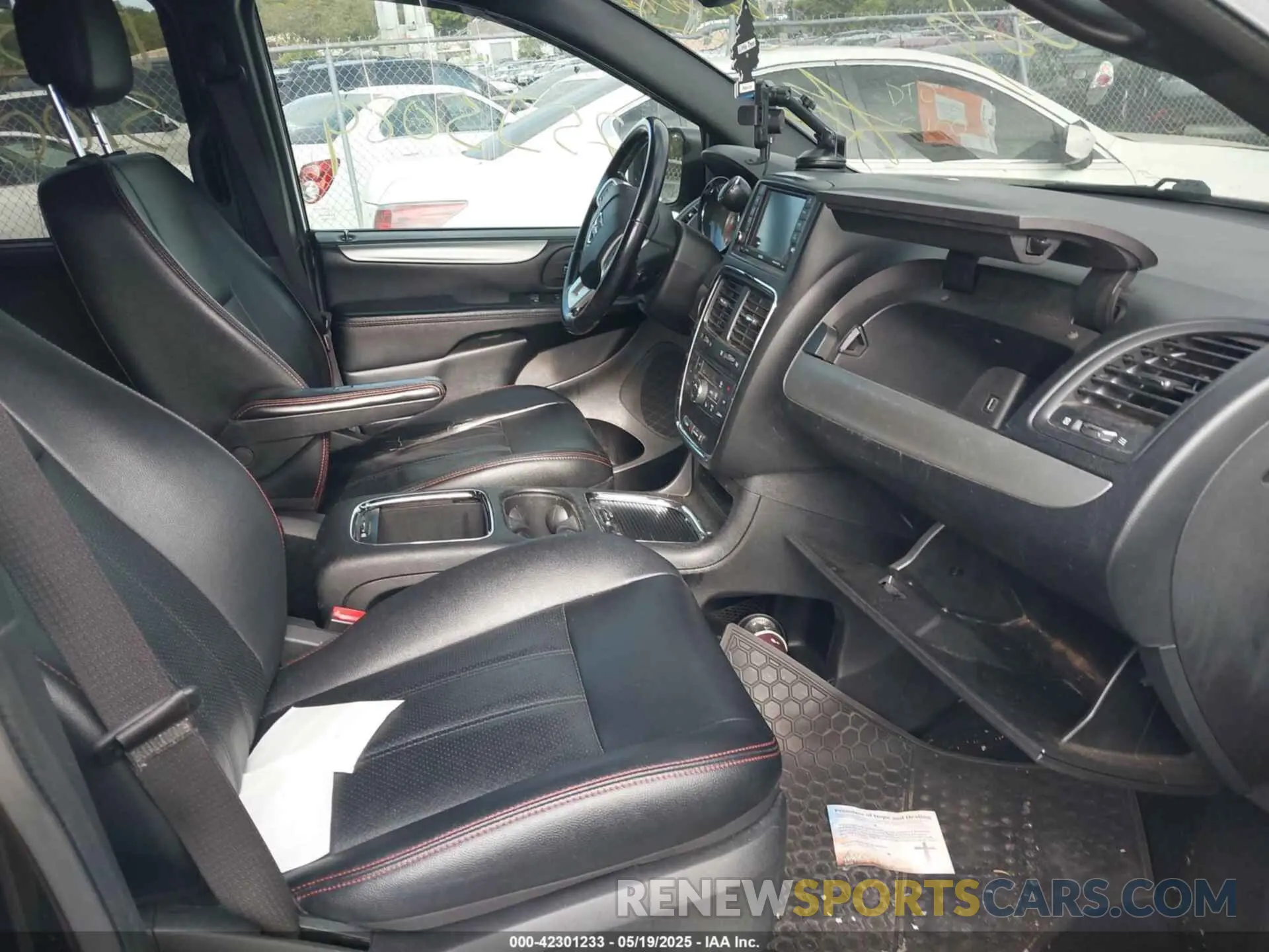 5 Photograph of a damaged car 2C4RDGEG8KR717023 DODGE GRAND CARAVAN 2019